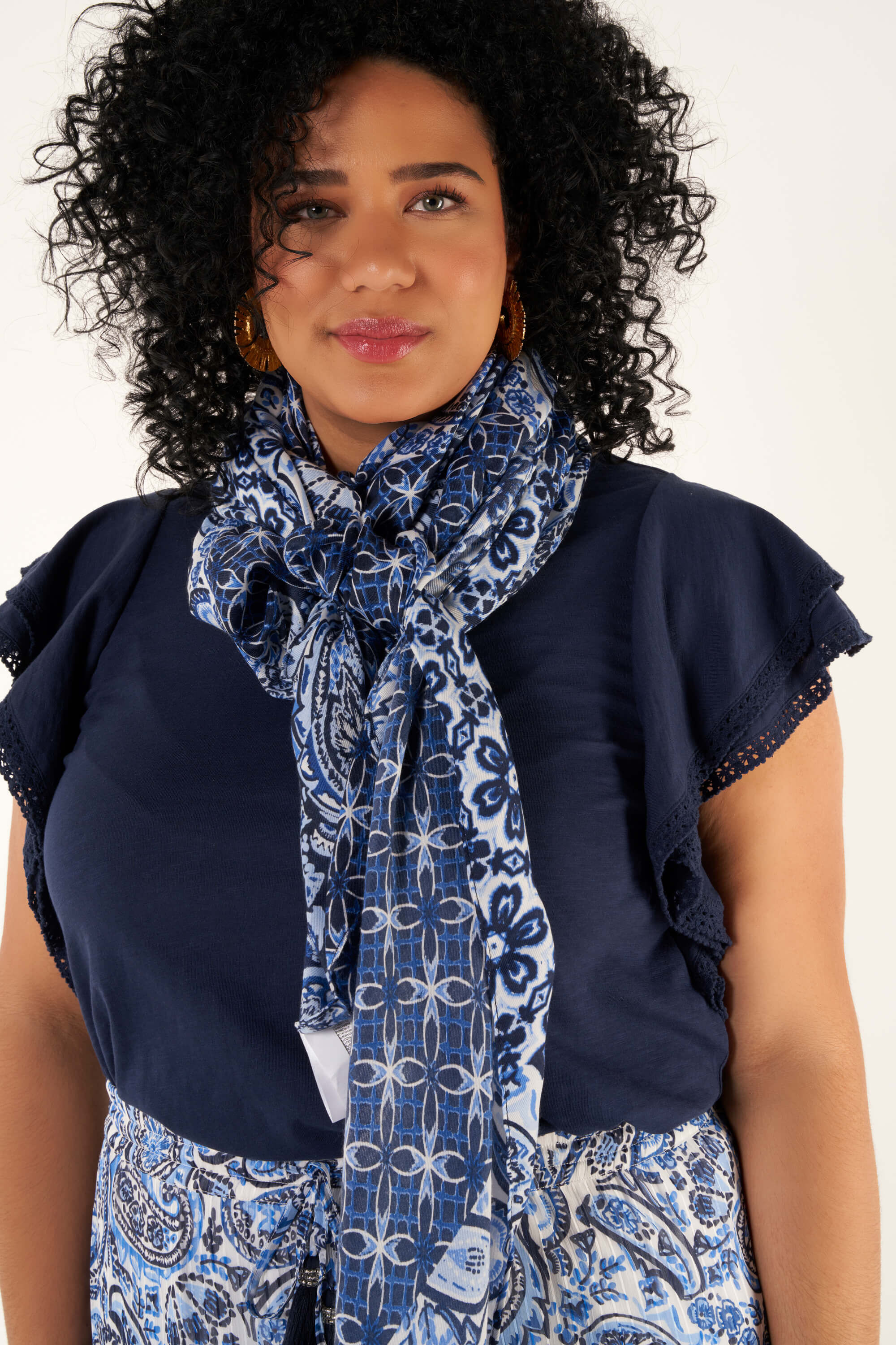 Fular con estampado  image number 2