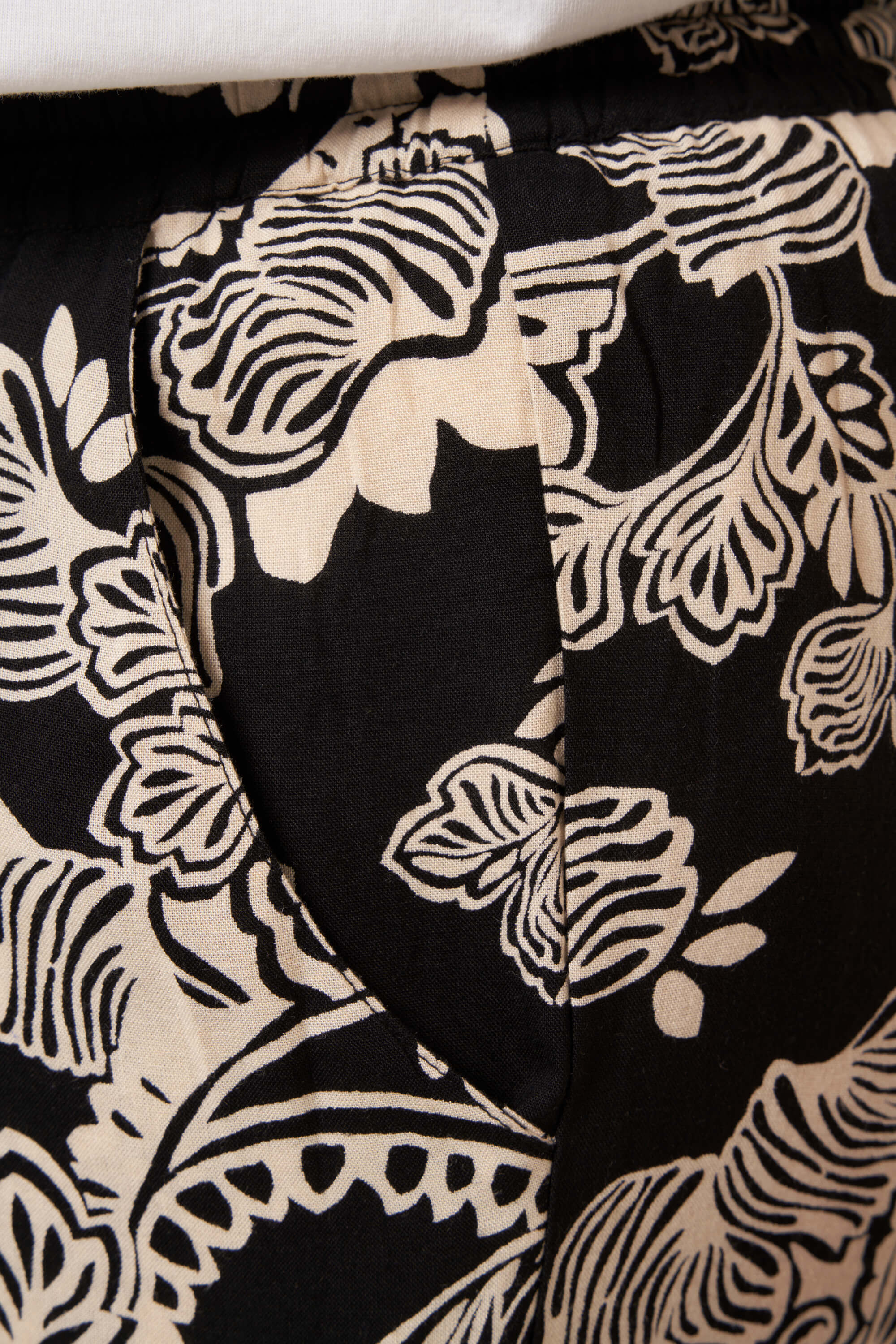 Pantalones holgados  image number 5