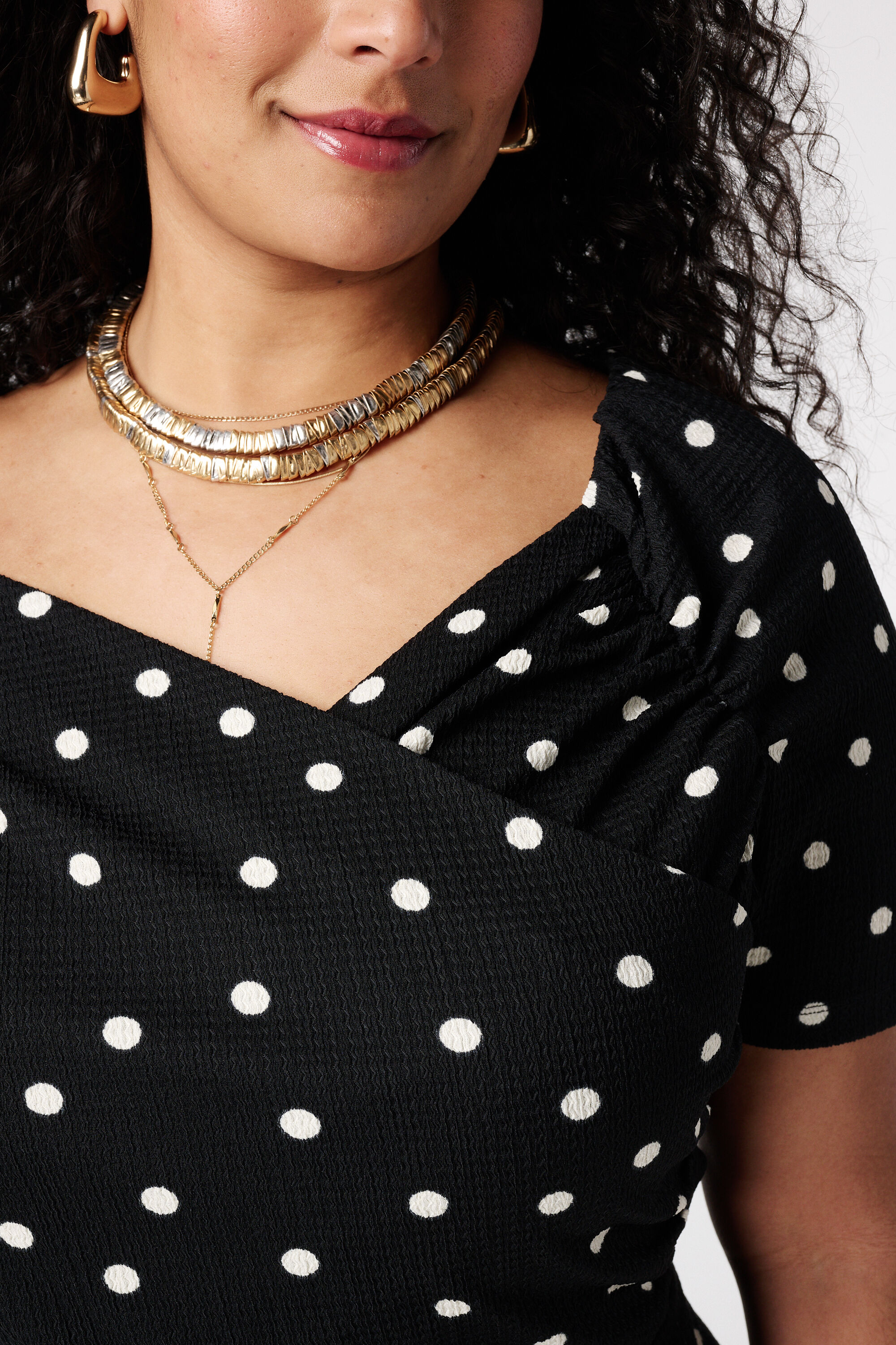 Mono con hombros descubiertos image number 6