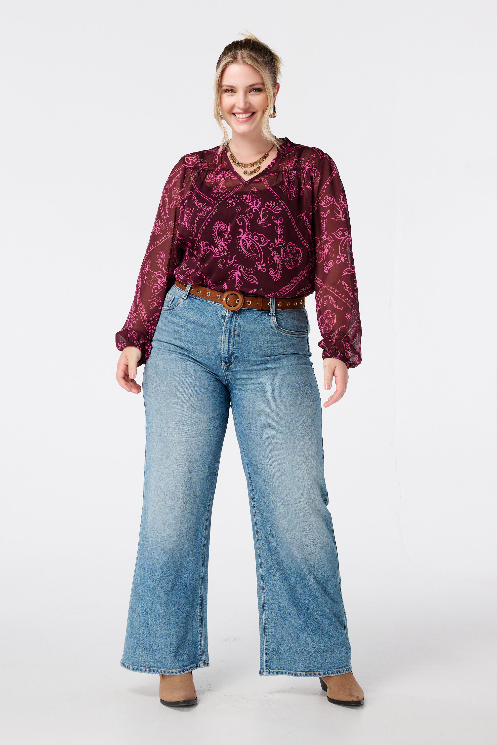 Blusa transparente con estampado image number 5