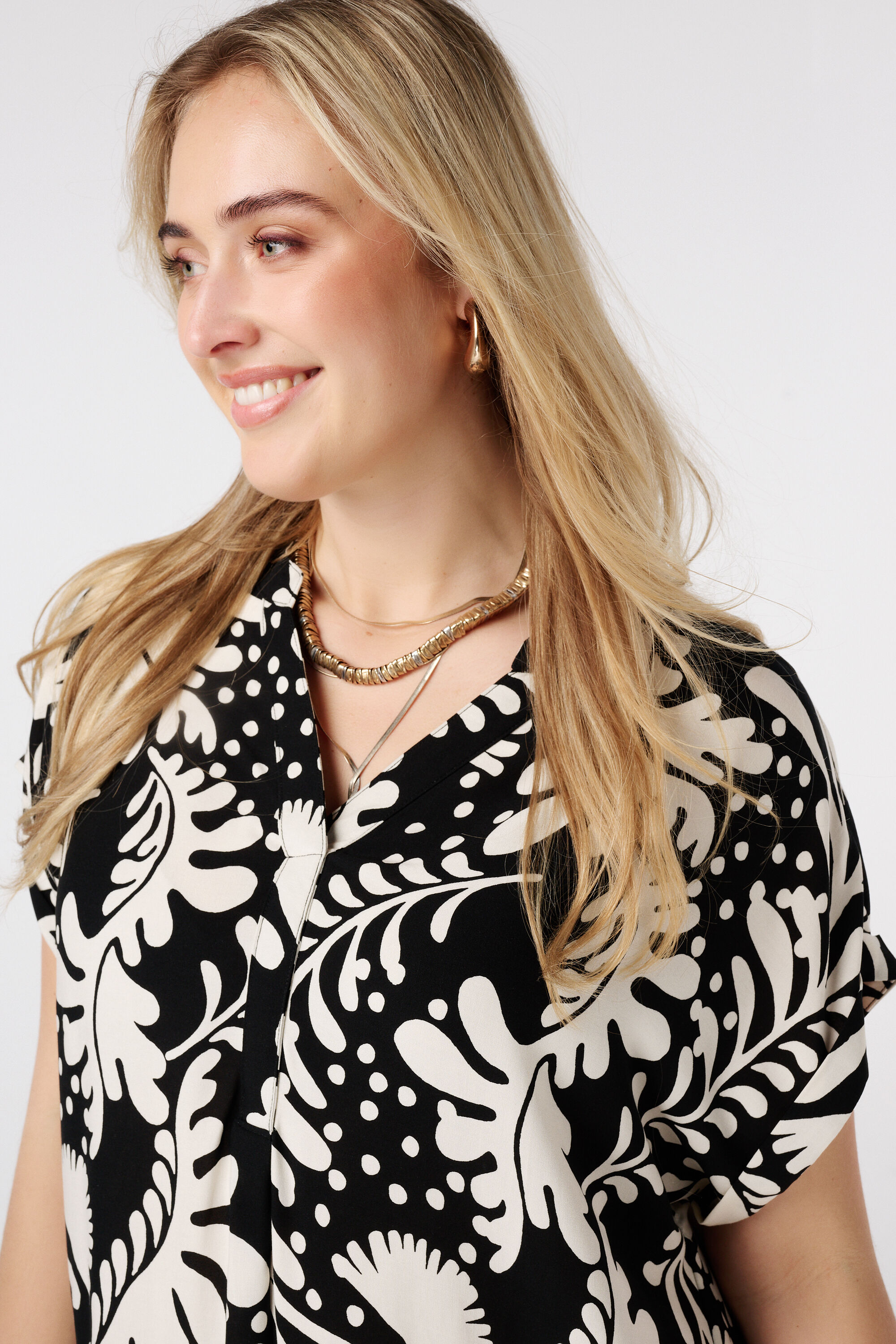 Vestido con escote en V image number 4