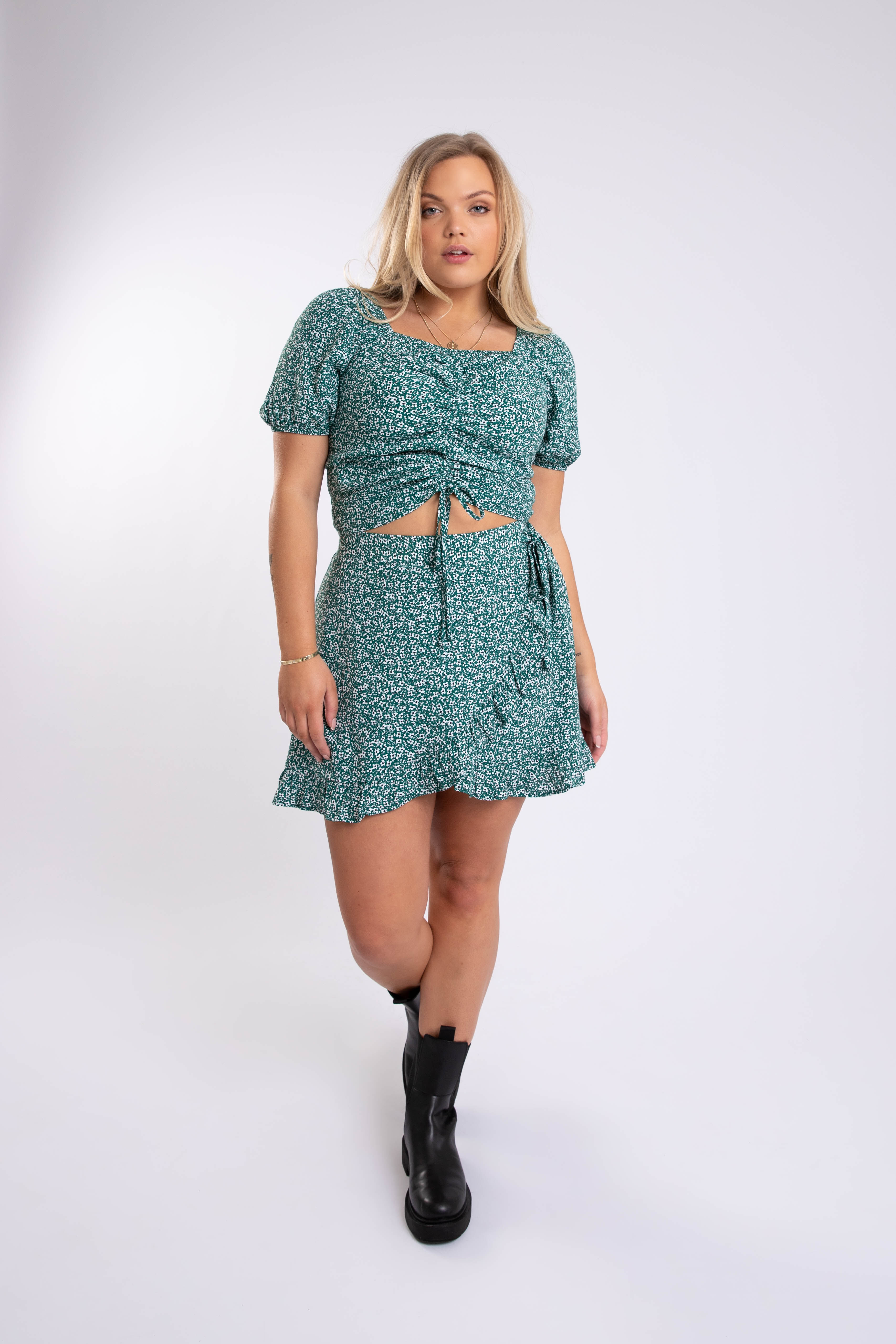 Top con detalle de encaje image number 6