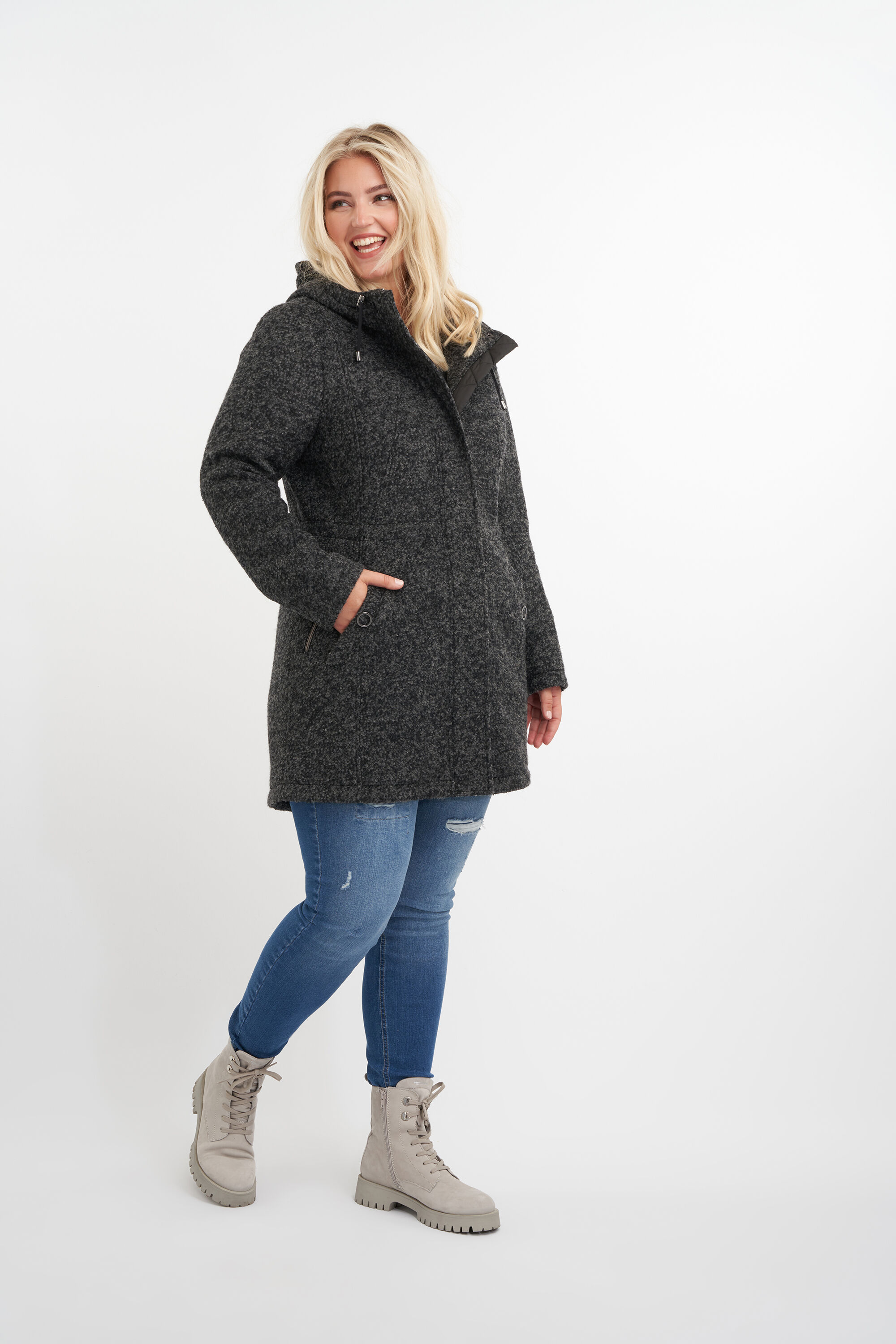 Abrigo con capucha image number 6