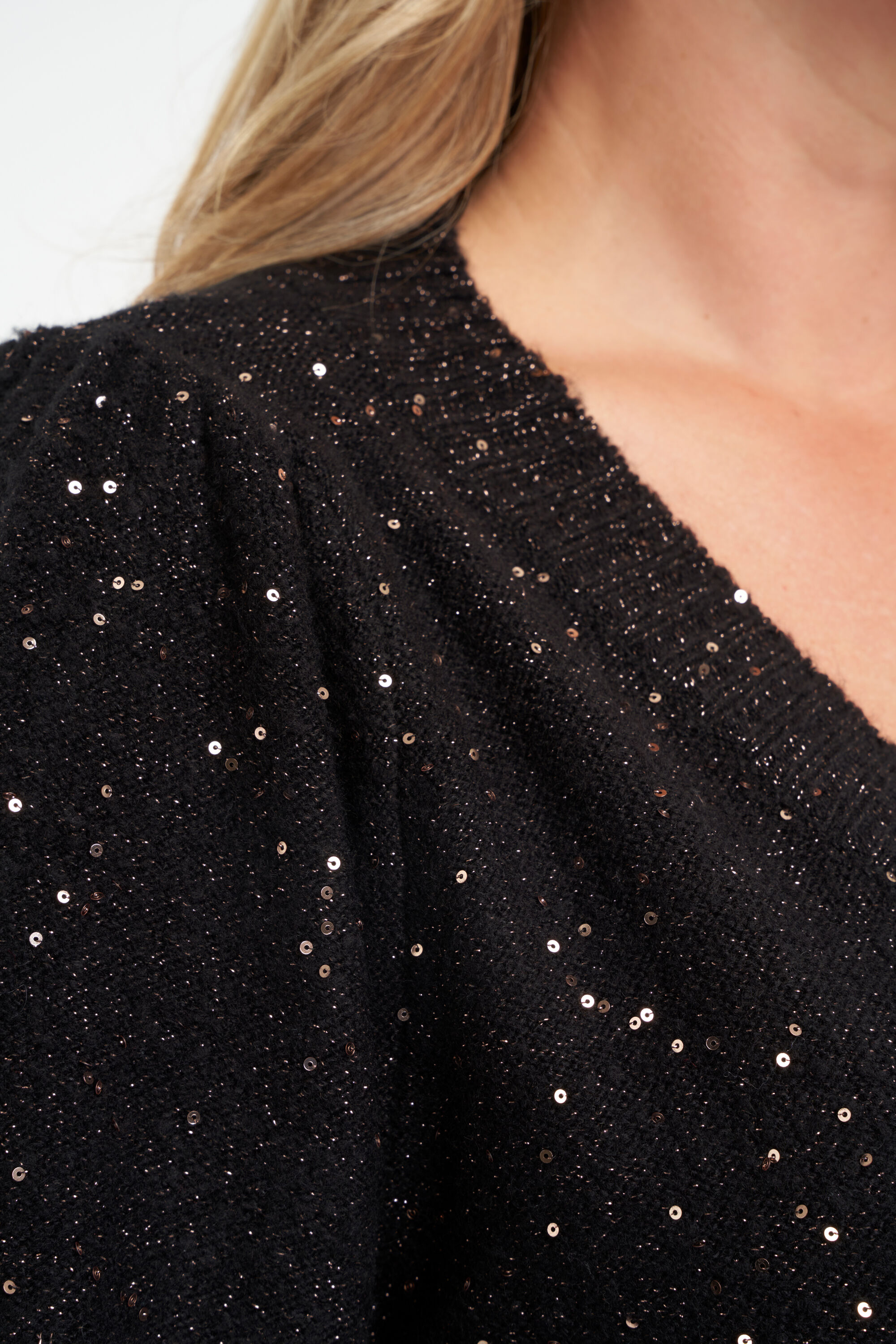 Su&eacute;ter con lentejuelas image number 4