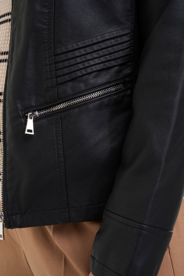 Chaqueta de cuero sintético image number 4