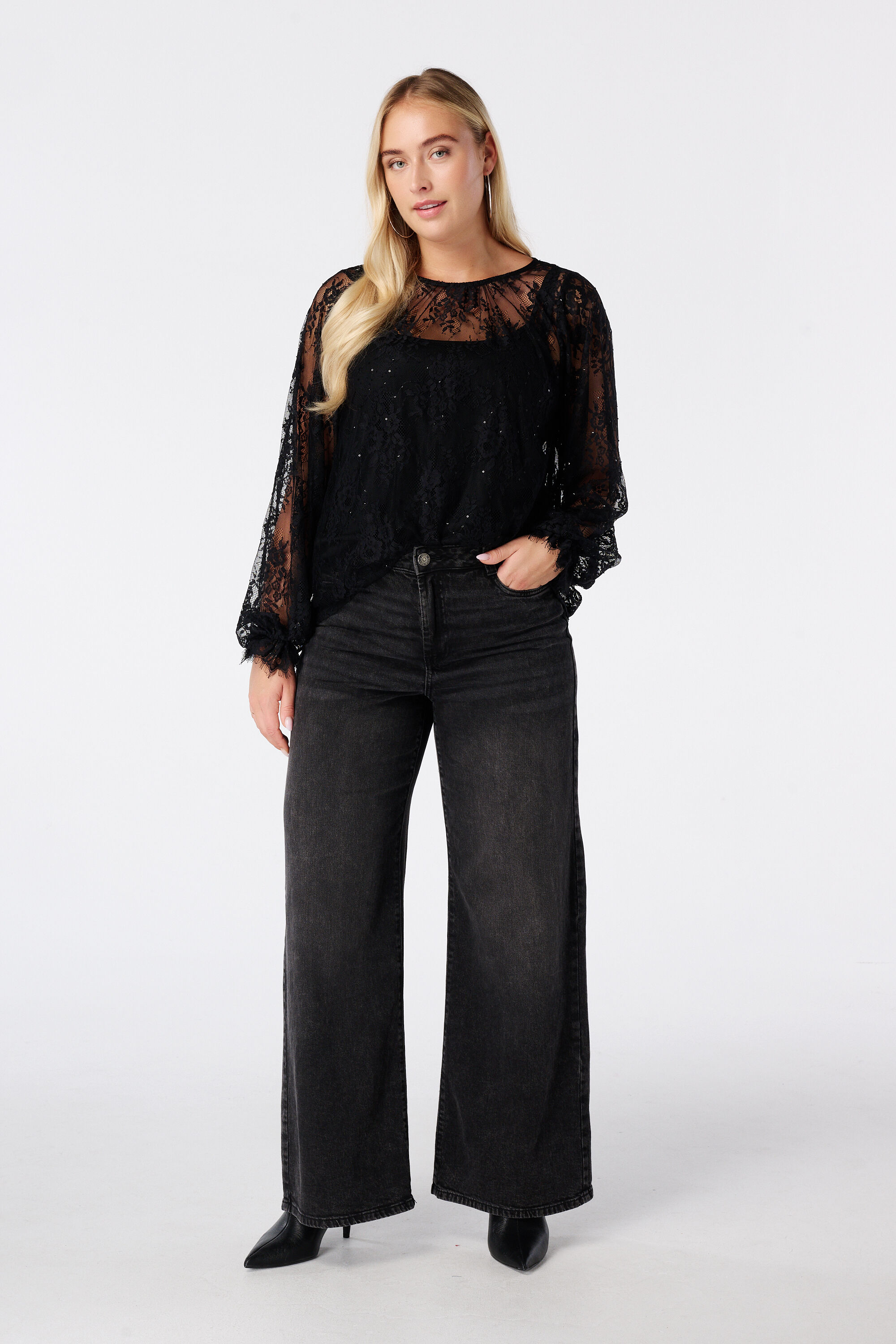 Blusa de encaje image number 5