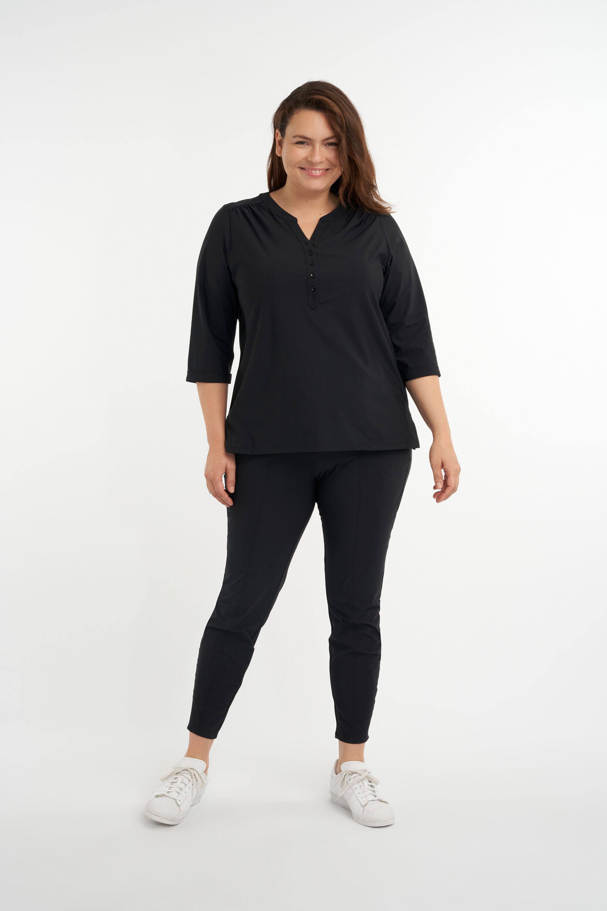 Top con escote en V  image number 5