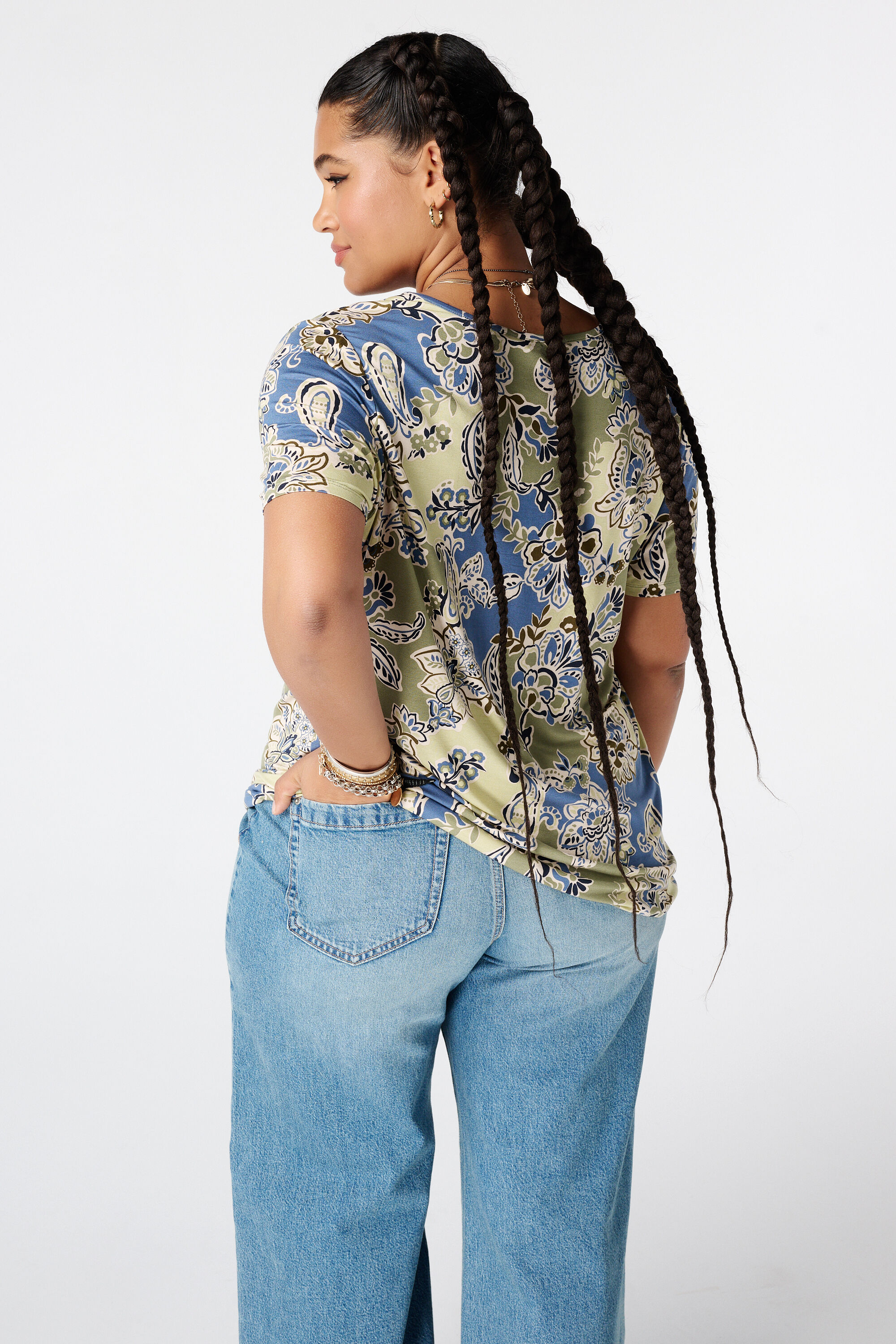 Top estampado con escote en V image number 3