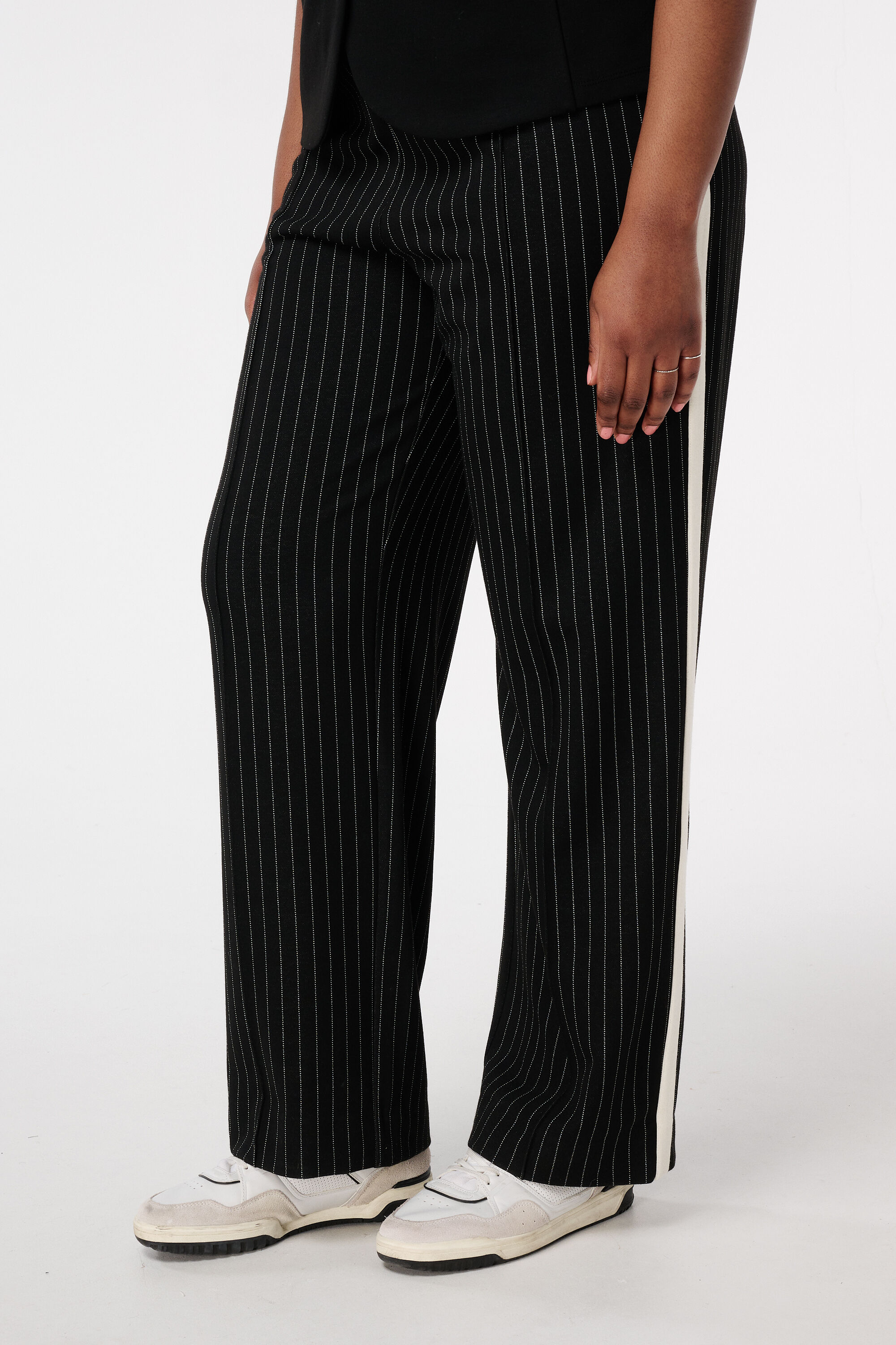 Pantalones de raya diplom&aacute;tica image number 5