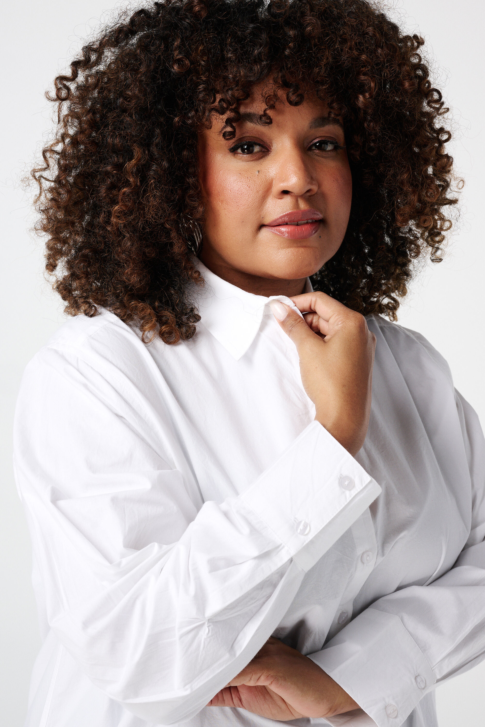 Blusa camisa de corte holgado image number 4