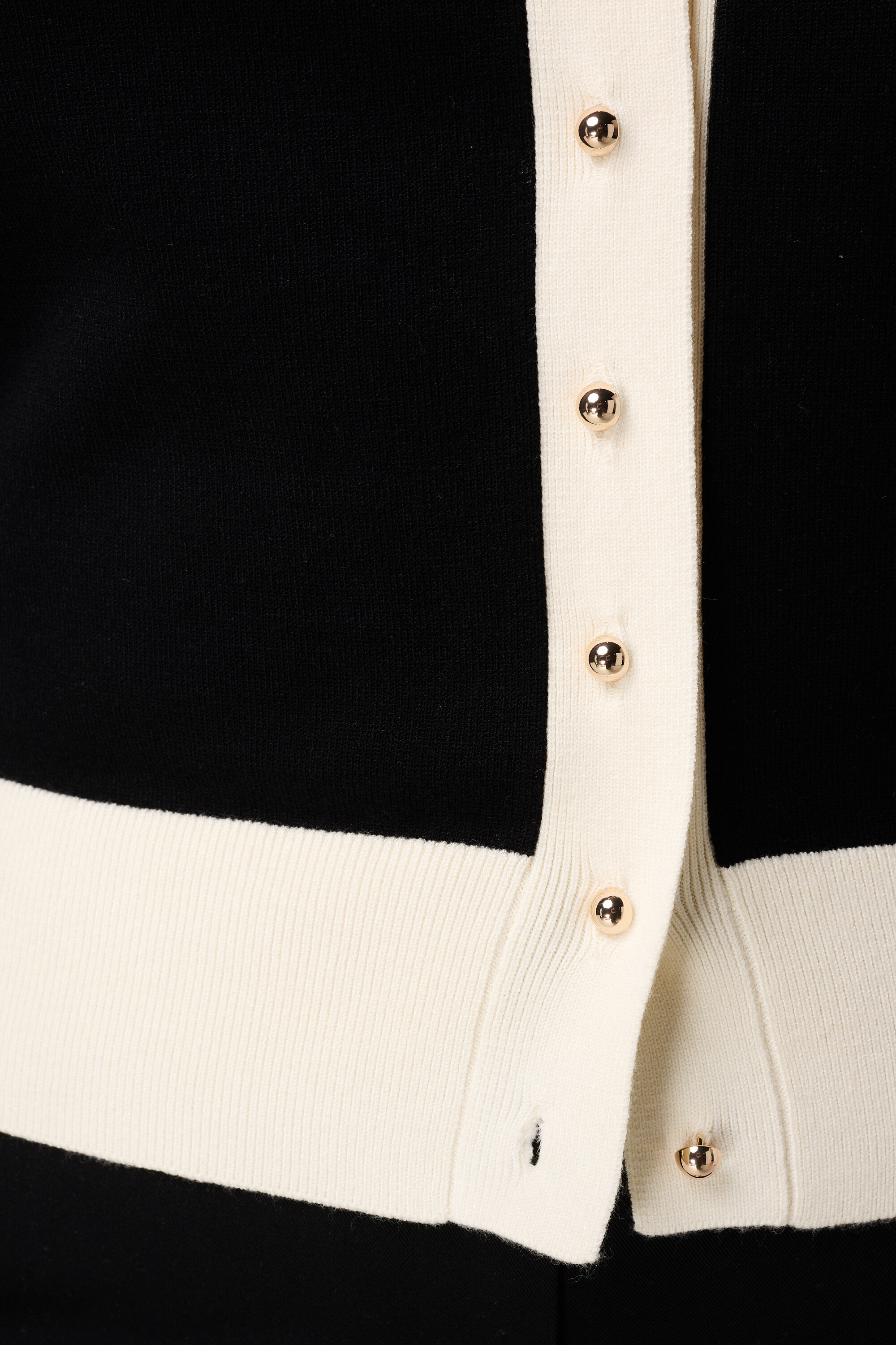 C&aacute;rdigan con botones image number 6