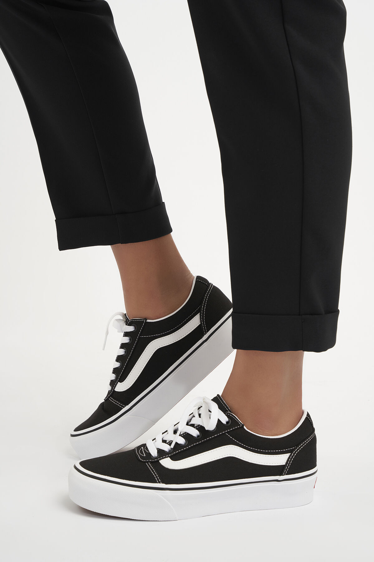 Pantalones tobilleros image number 5