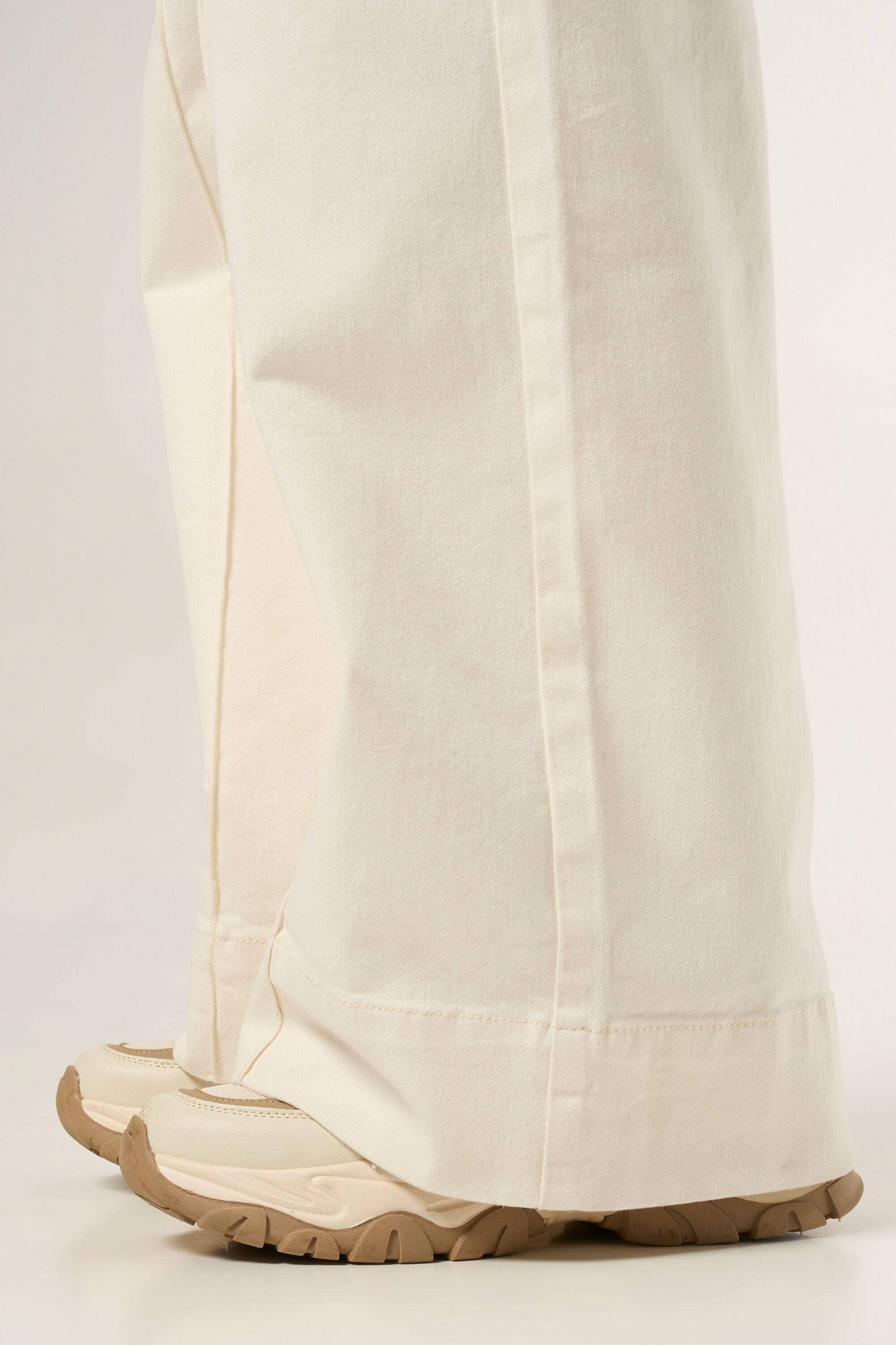 Vaqueros de pierna ancha image number 4