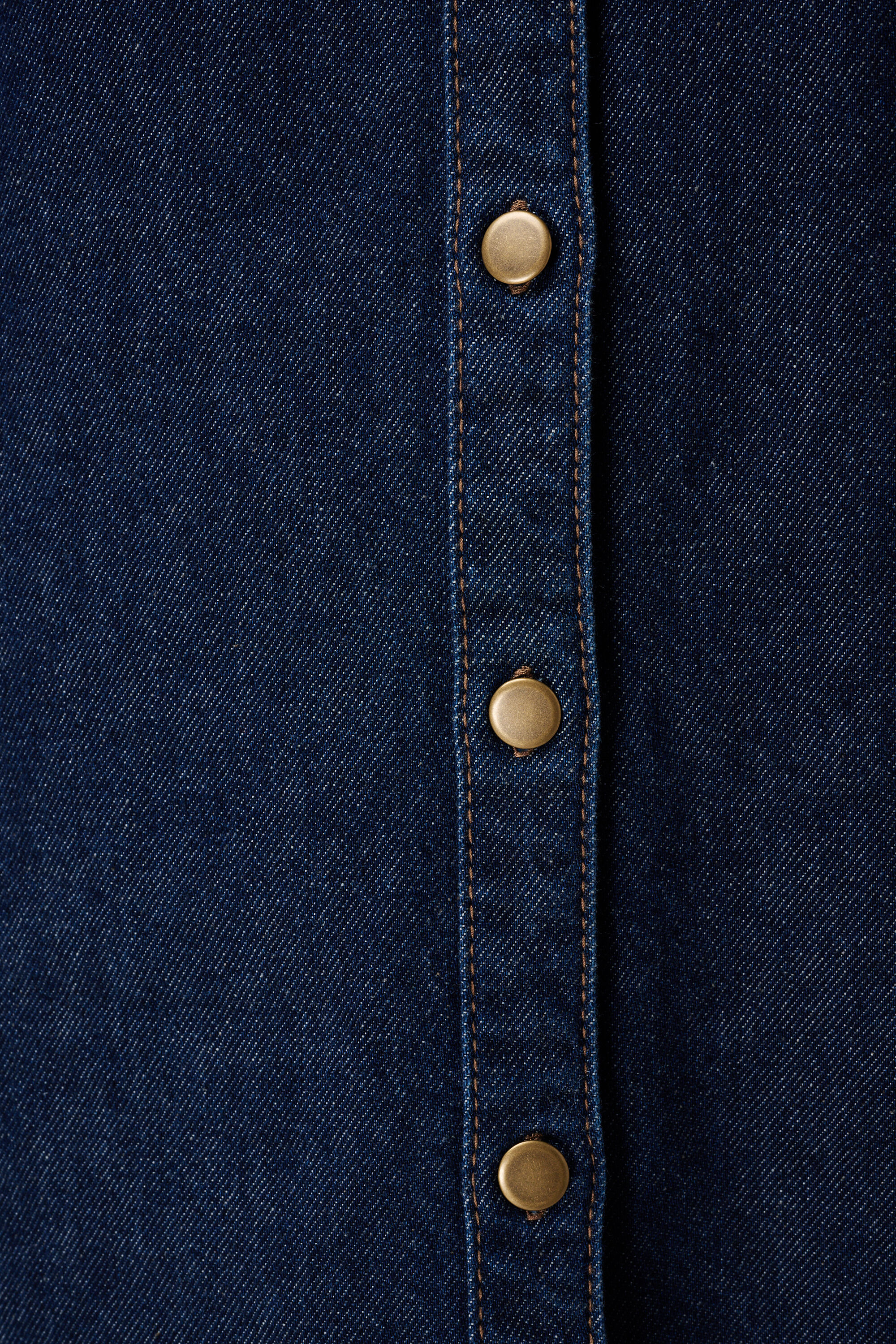 Vestido vaquero con botones image number 6