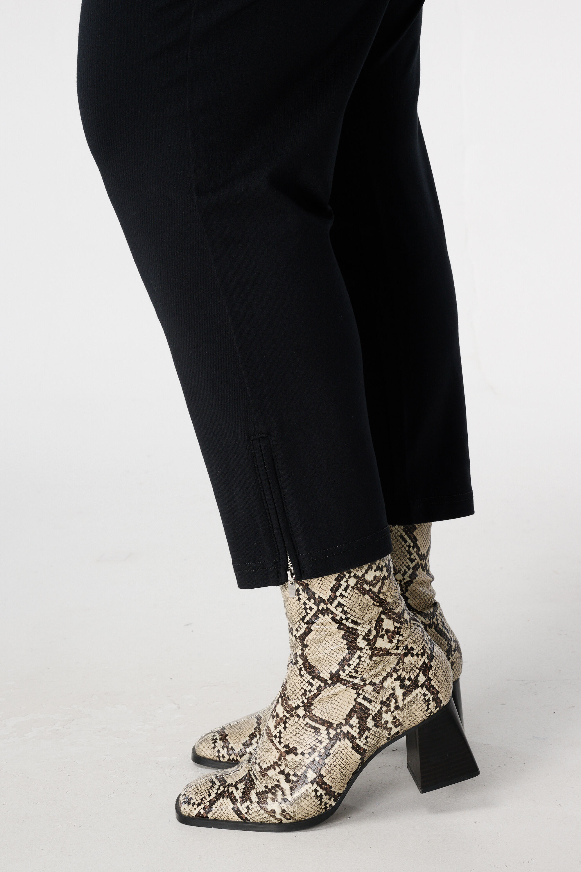 Pantal&oacute;n con cintura el&aacute;stica image number 4