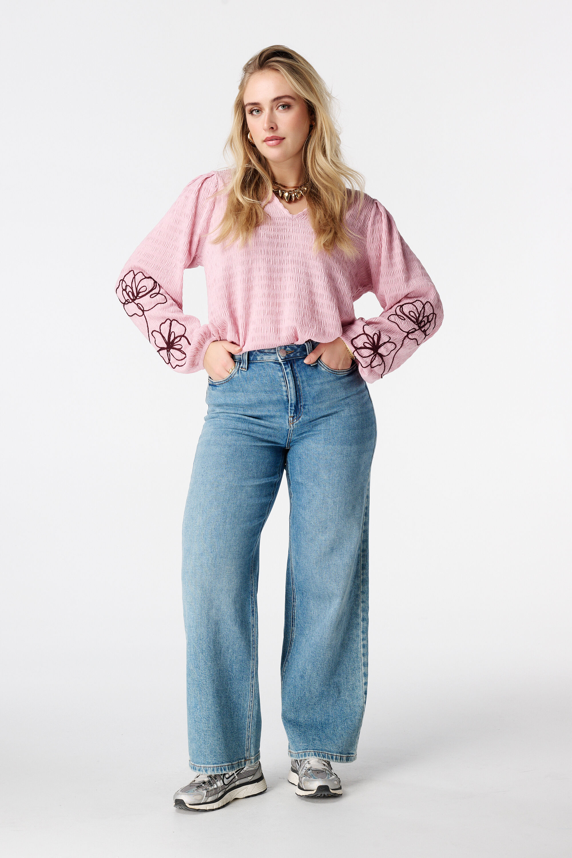 Blusa con bordado image number 5