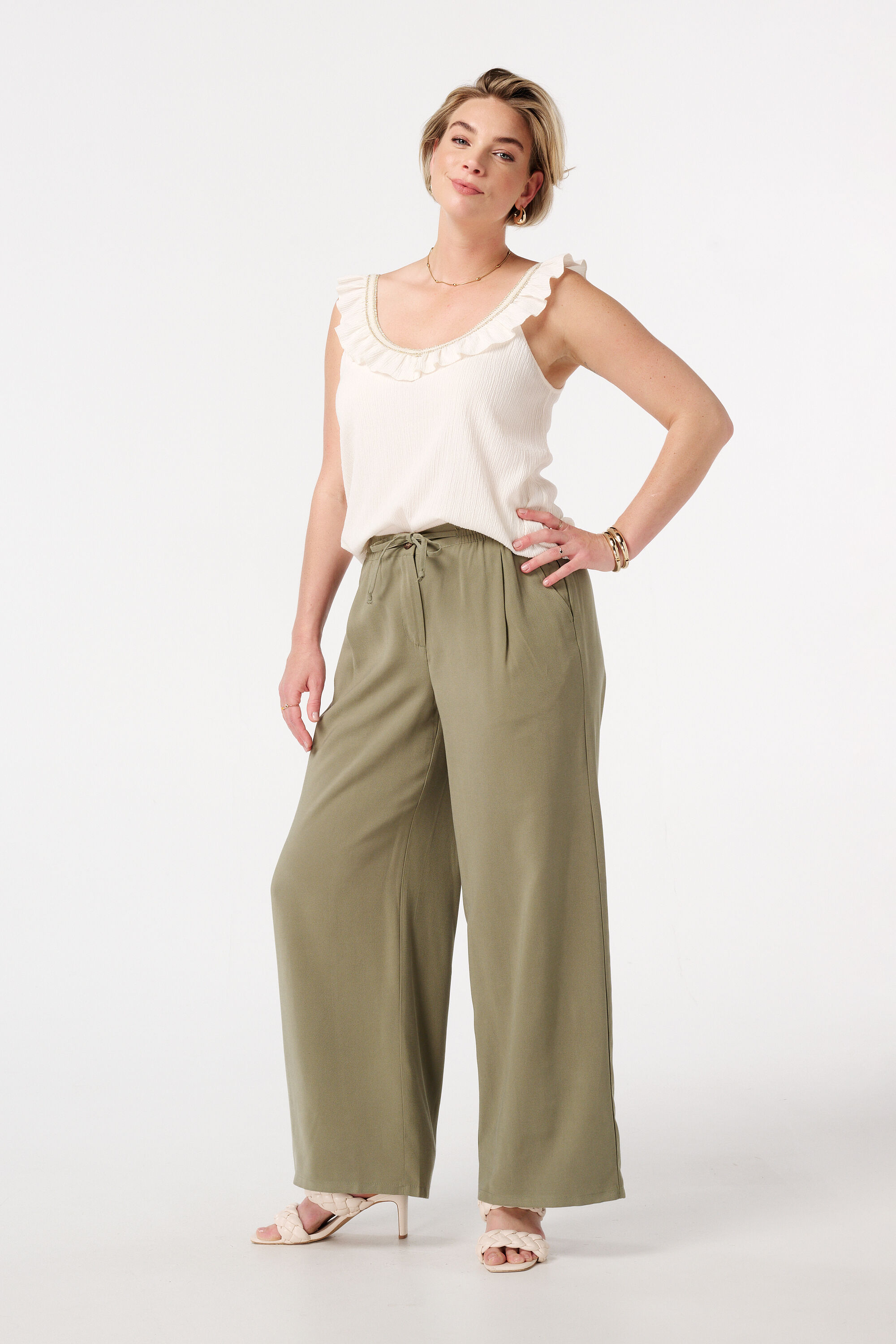 Top con volantes como detalle image number 5