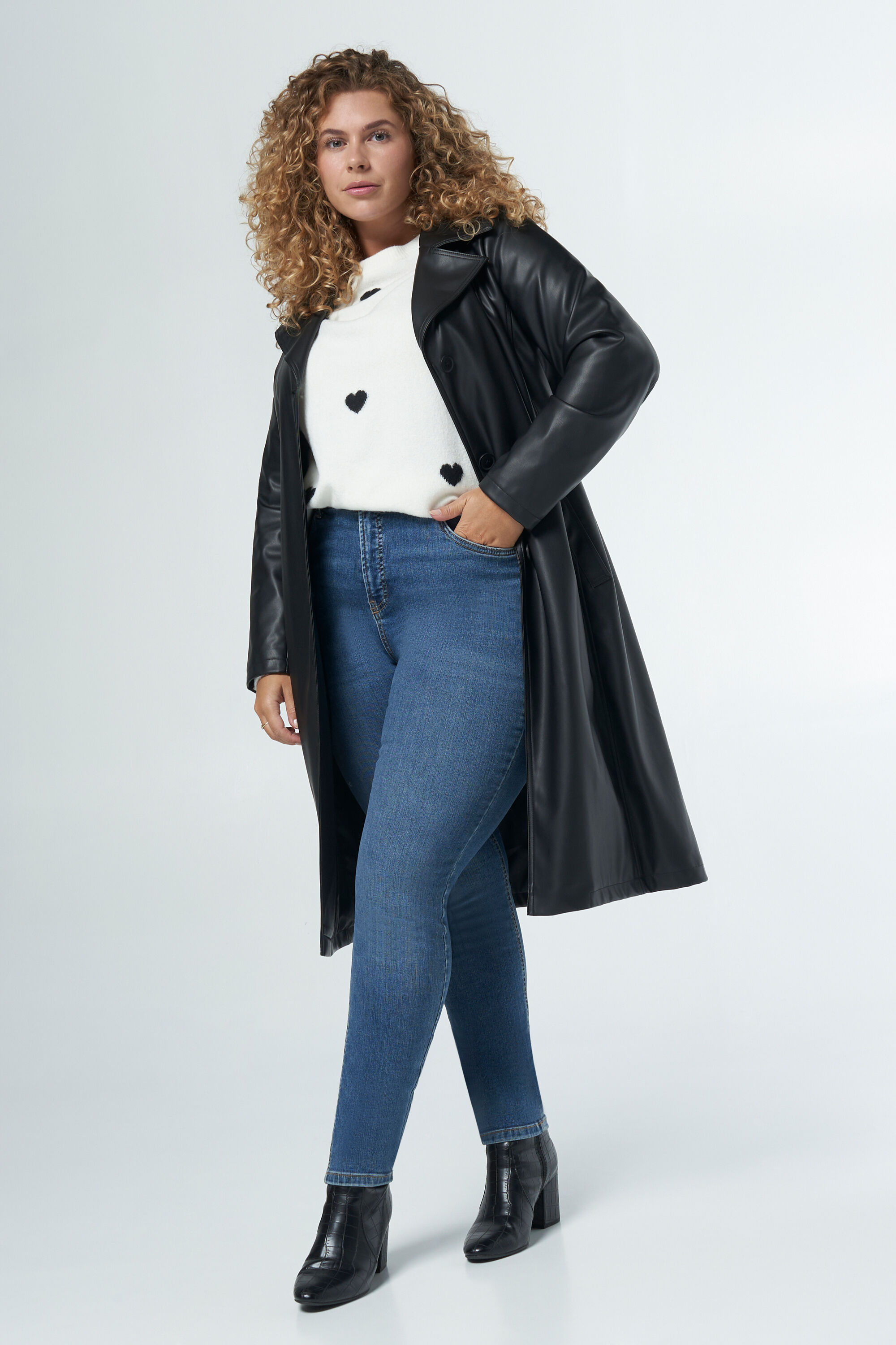 Gabardina de cuero sint&eacute;tico image number 5