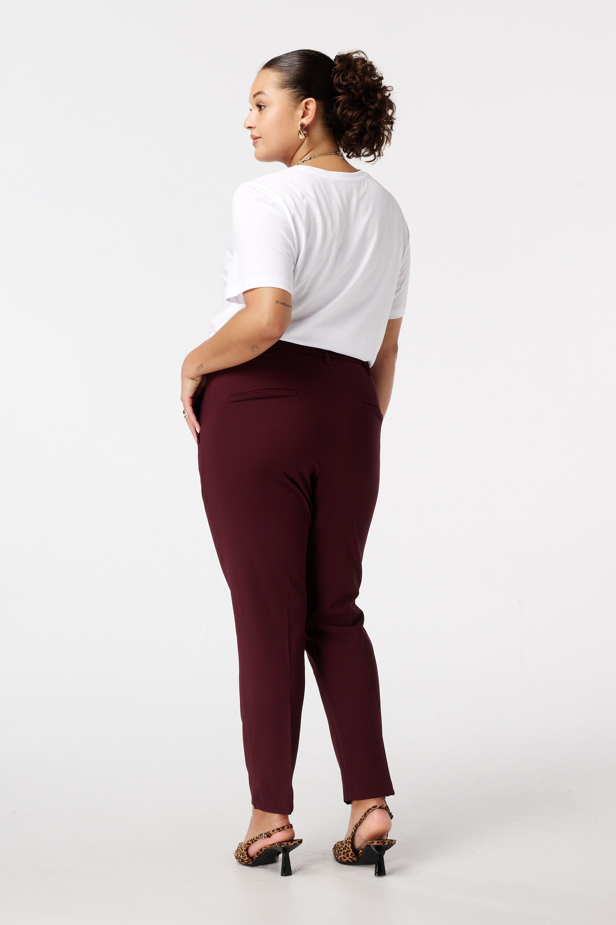 Pantal&oacute;n straight-leg image number 3