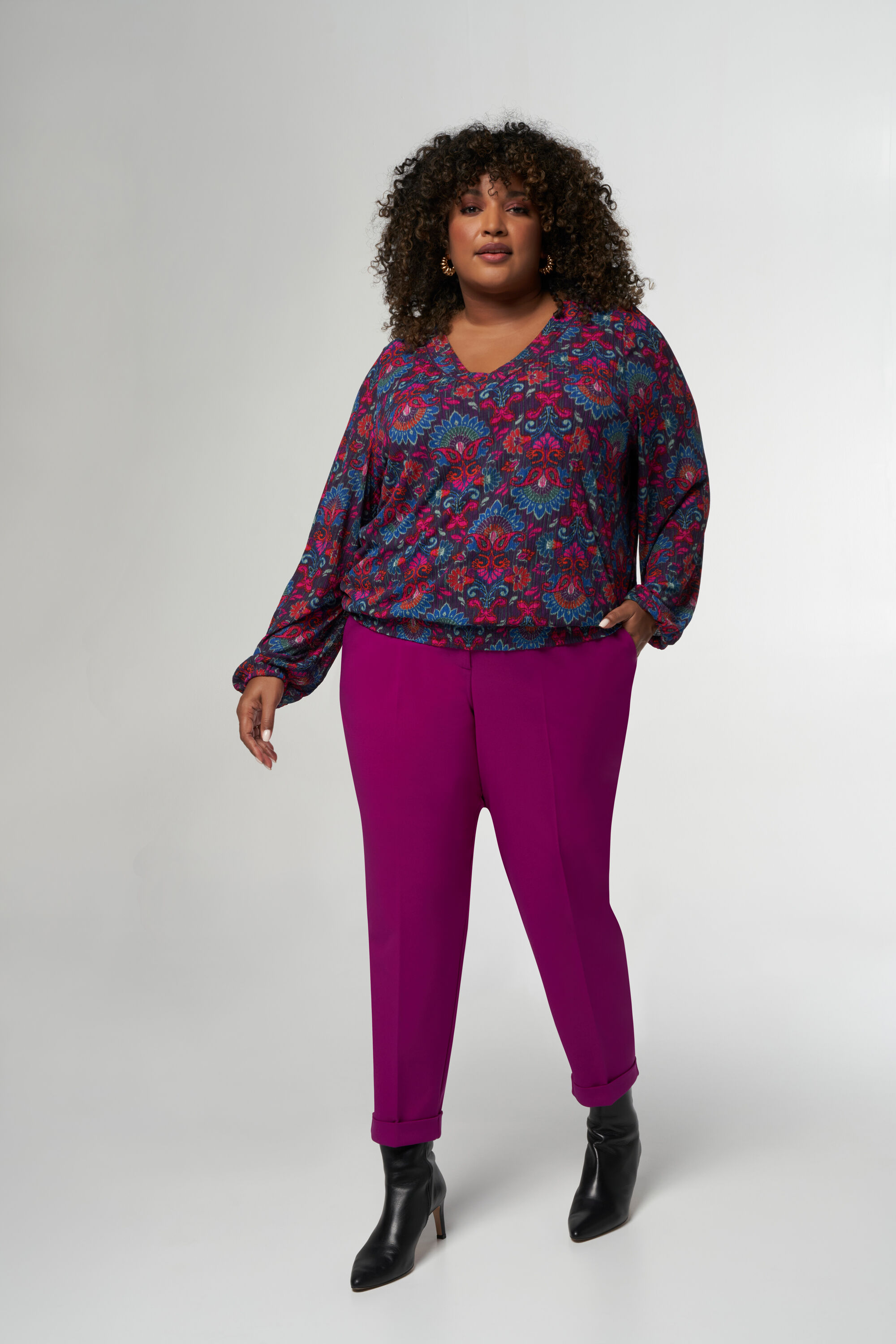 Top de corte globo y con estampado paisley image number 5