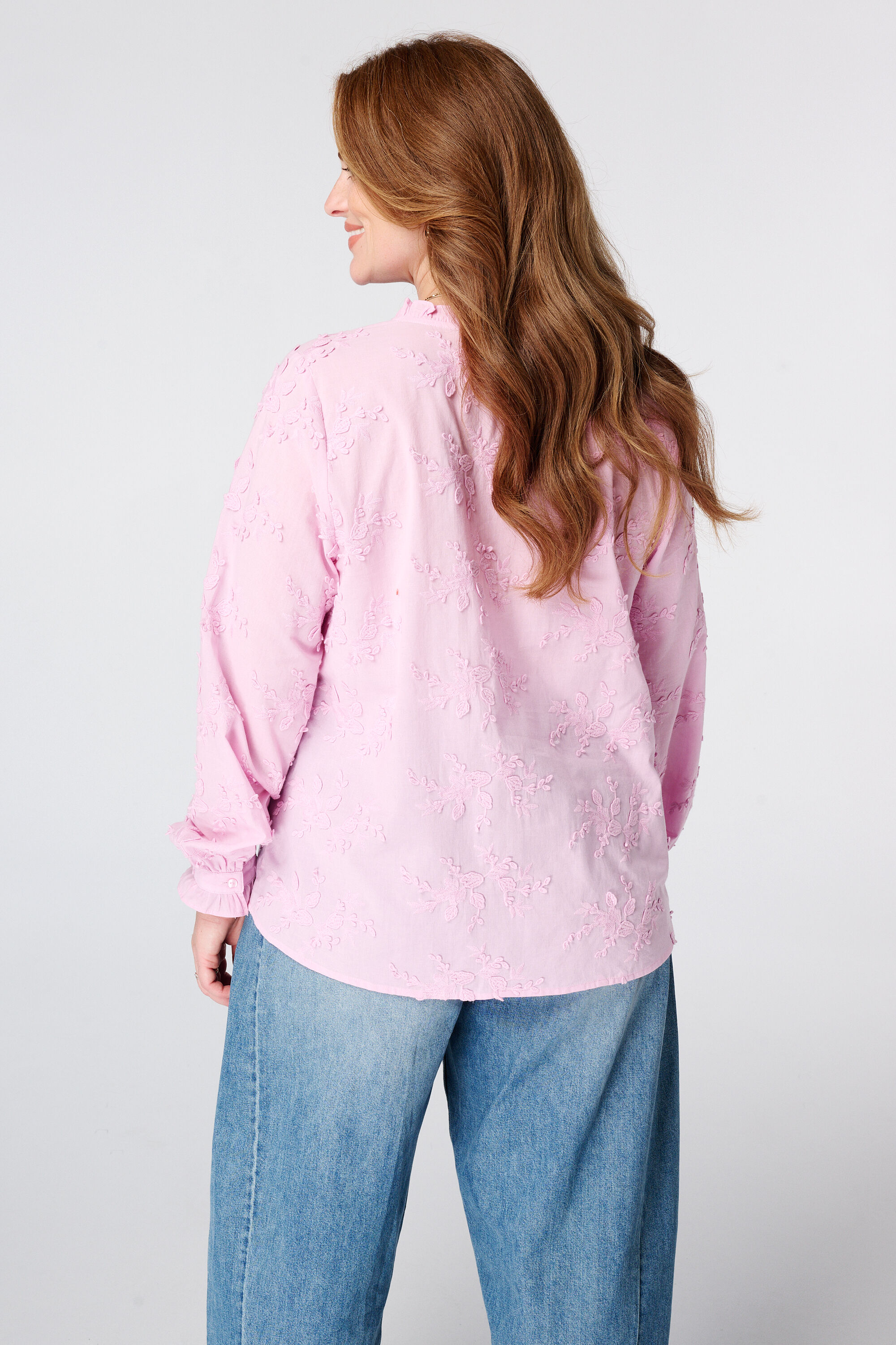 Blusa con bordados image number 3