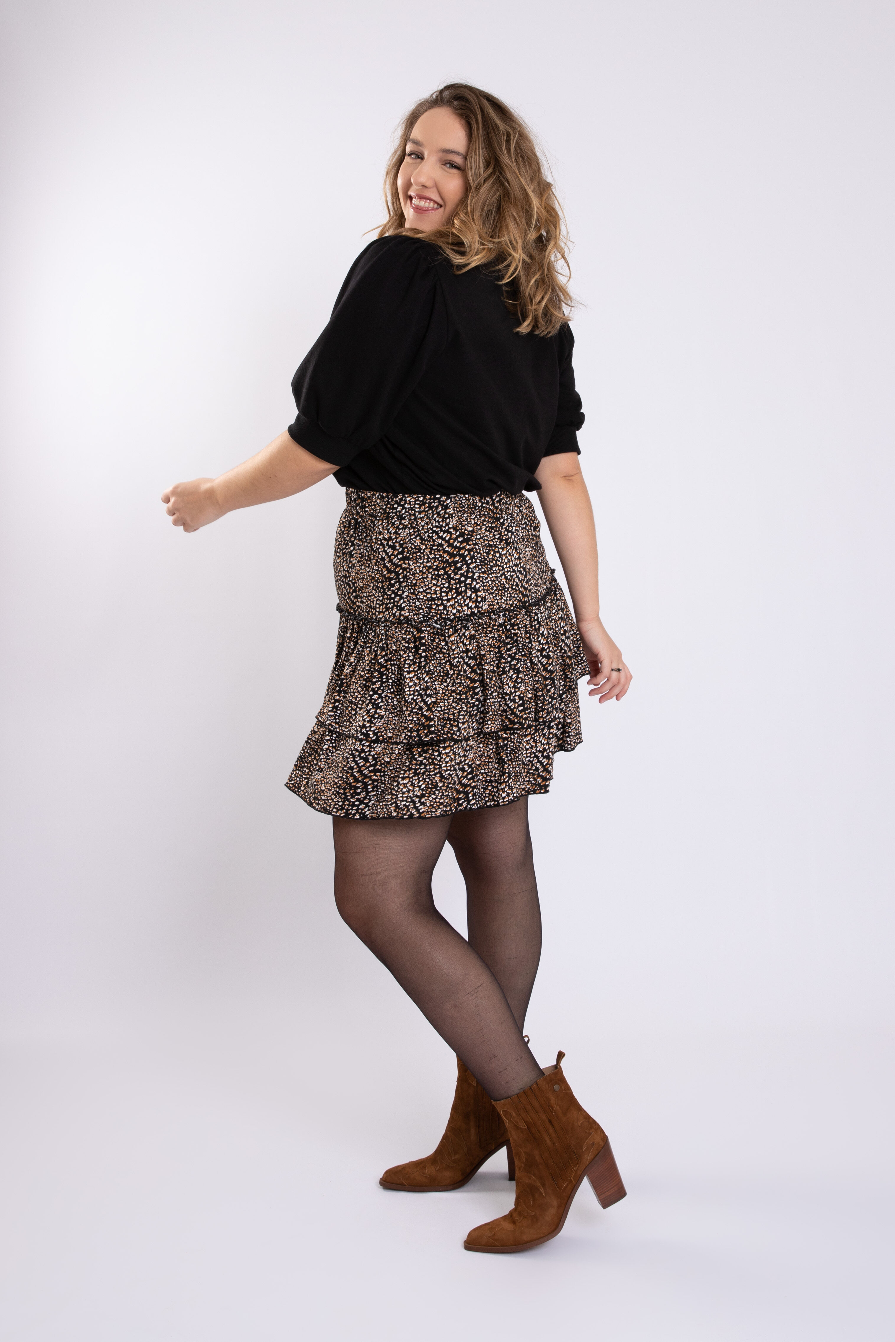 Falda con estampado  image number 5