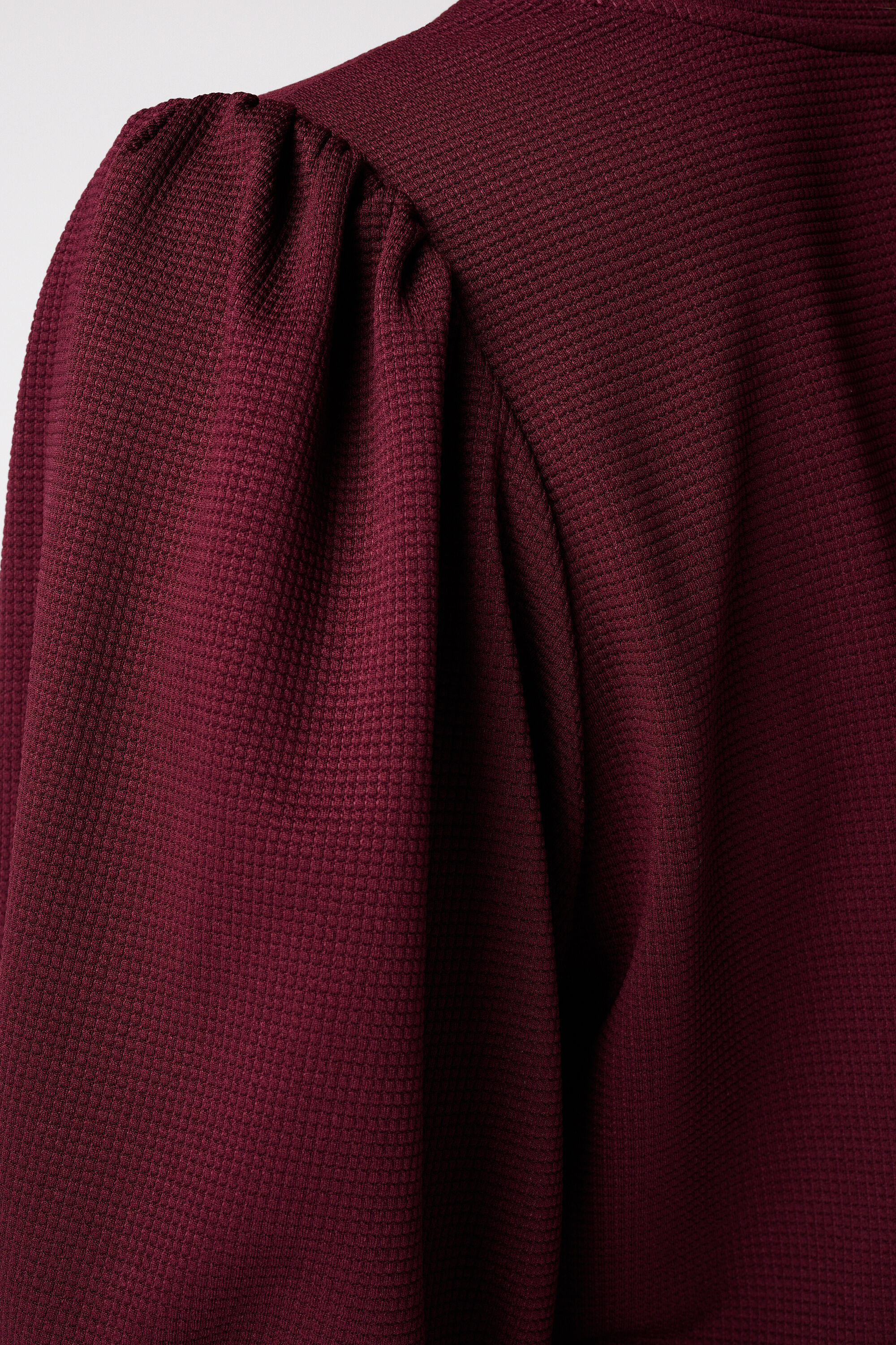 Top con mangas abullonadas image number 6