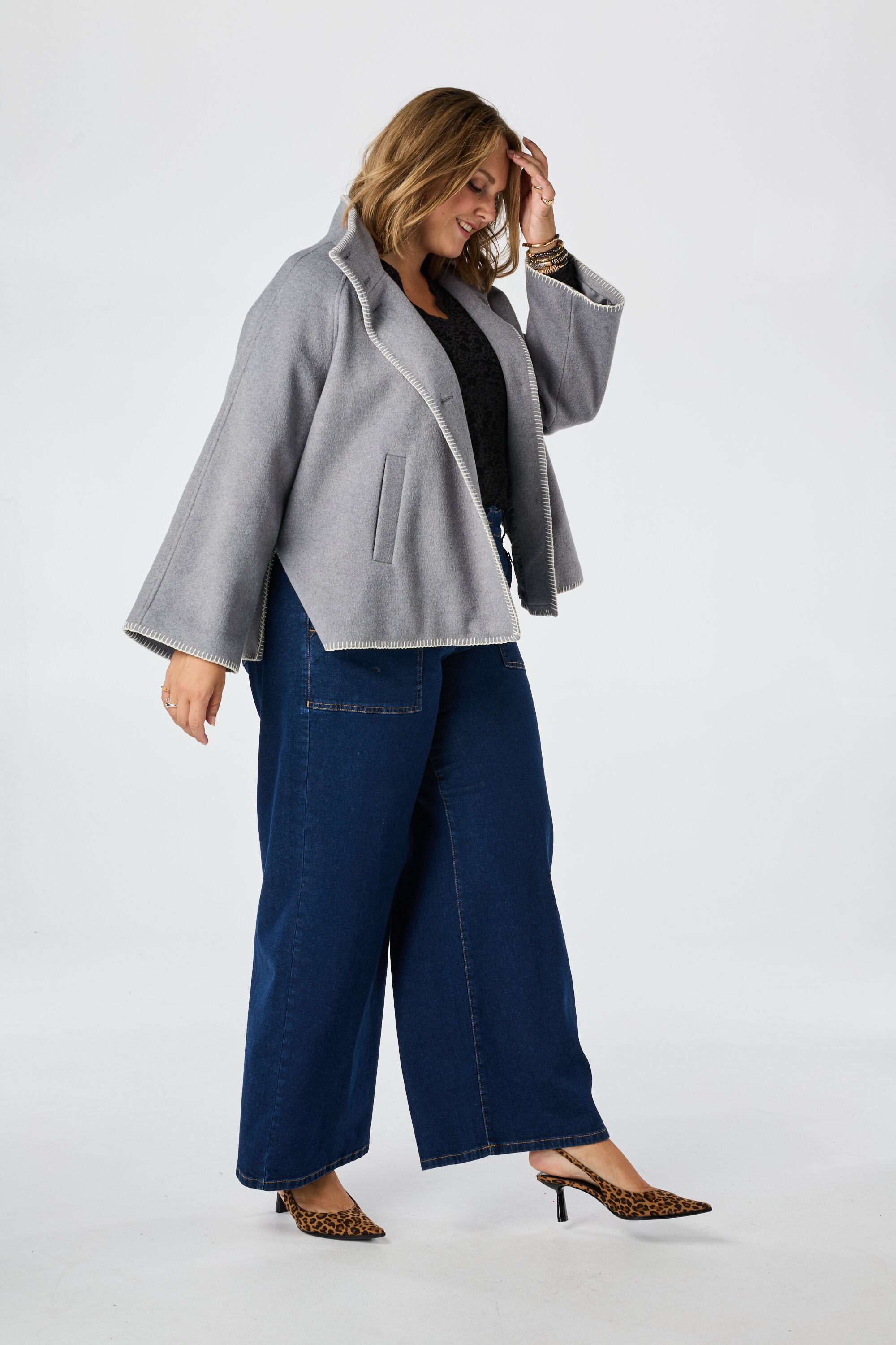 Chaqueta con cuello alto image number 5