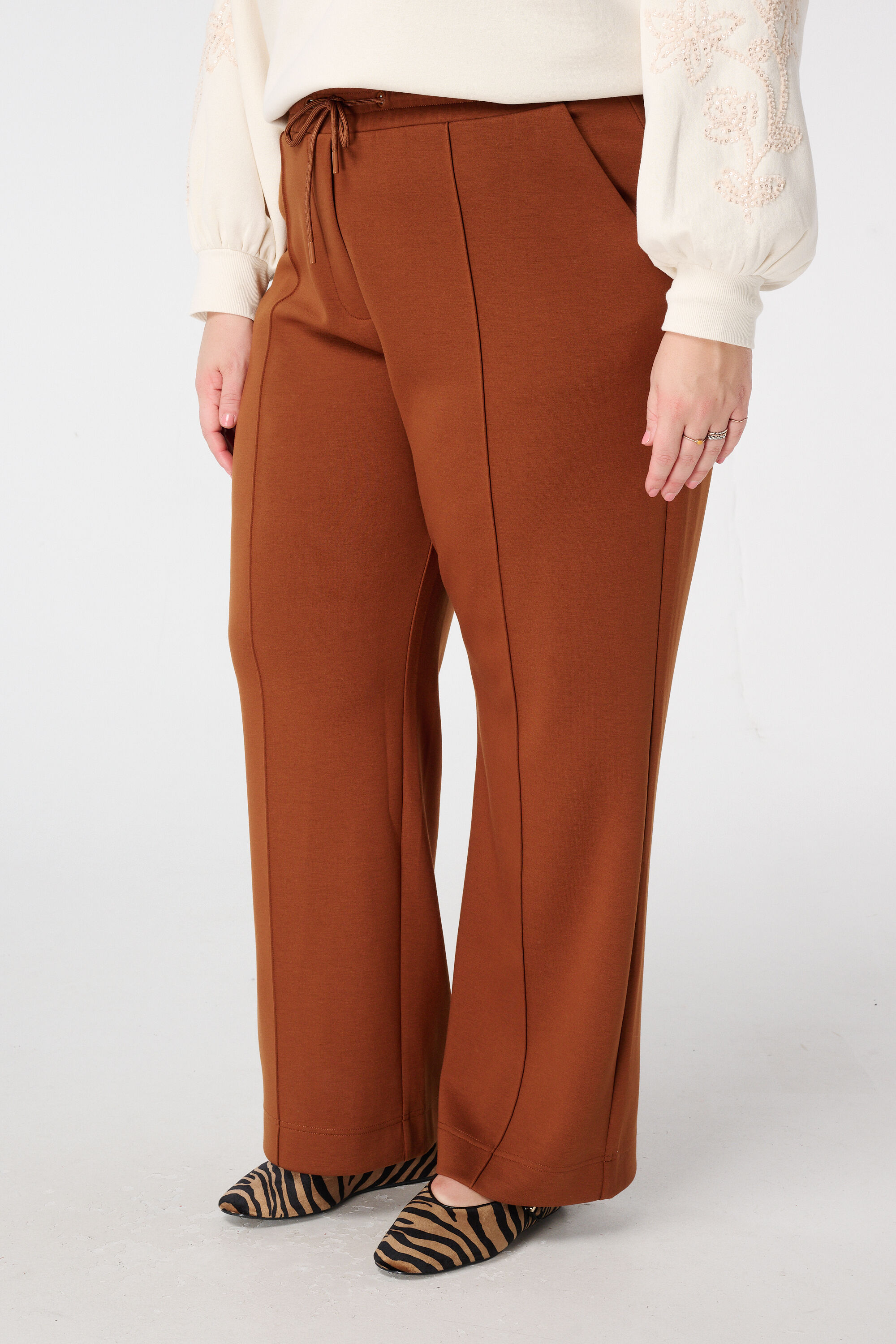 Pantalones con pinzas image number 5