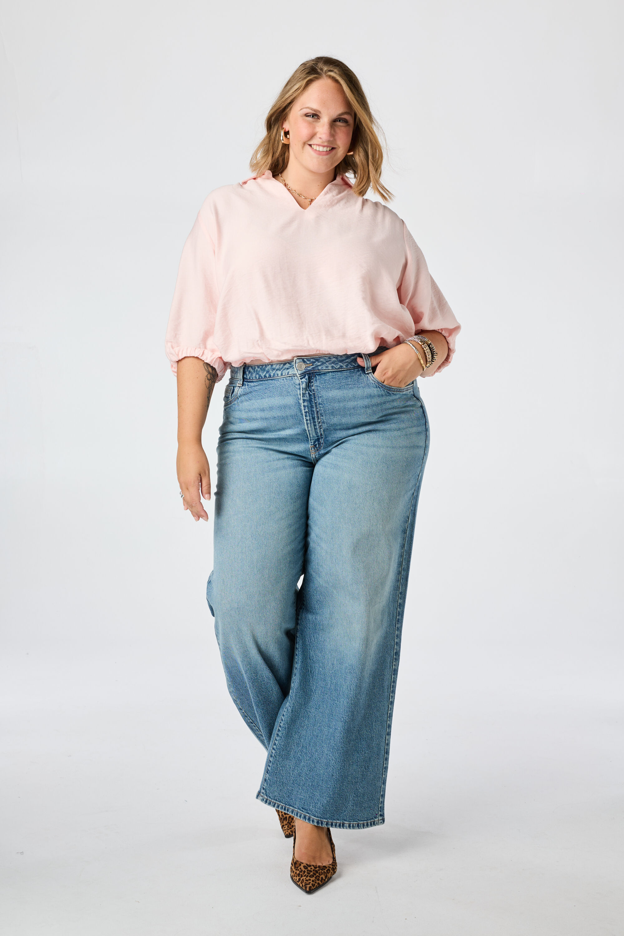 Blusa con mangas abullonadas image number 5