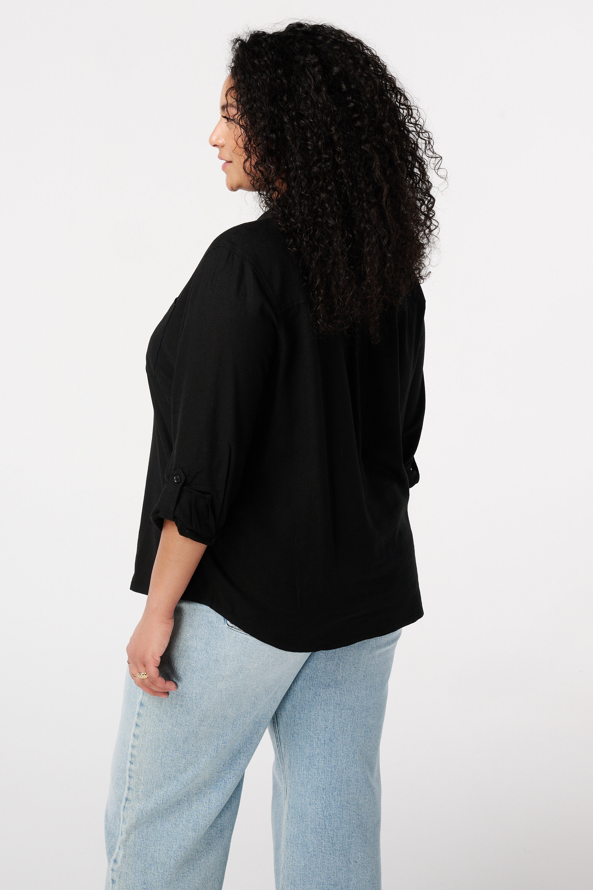 Blusa de lino con bolsillos image number 3