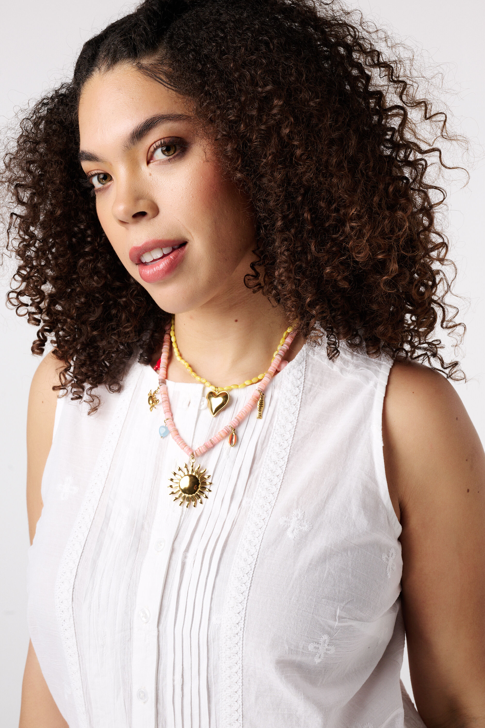 Blusa sin mangas con bordado image number 4