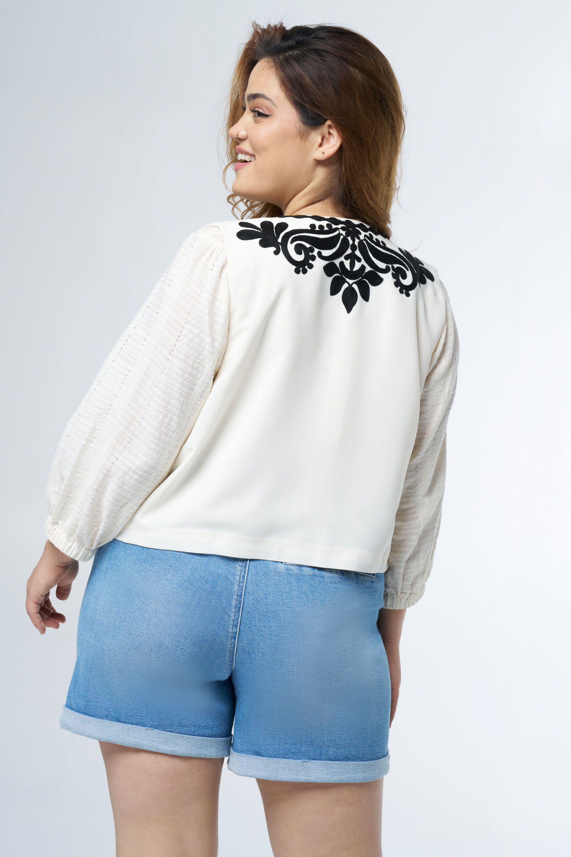 Chaleco bordado image number 3