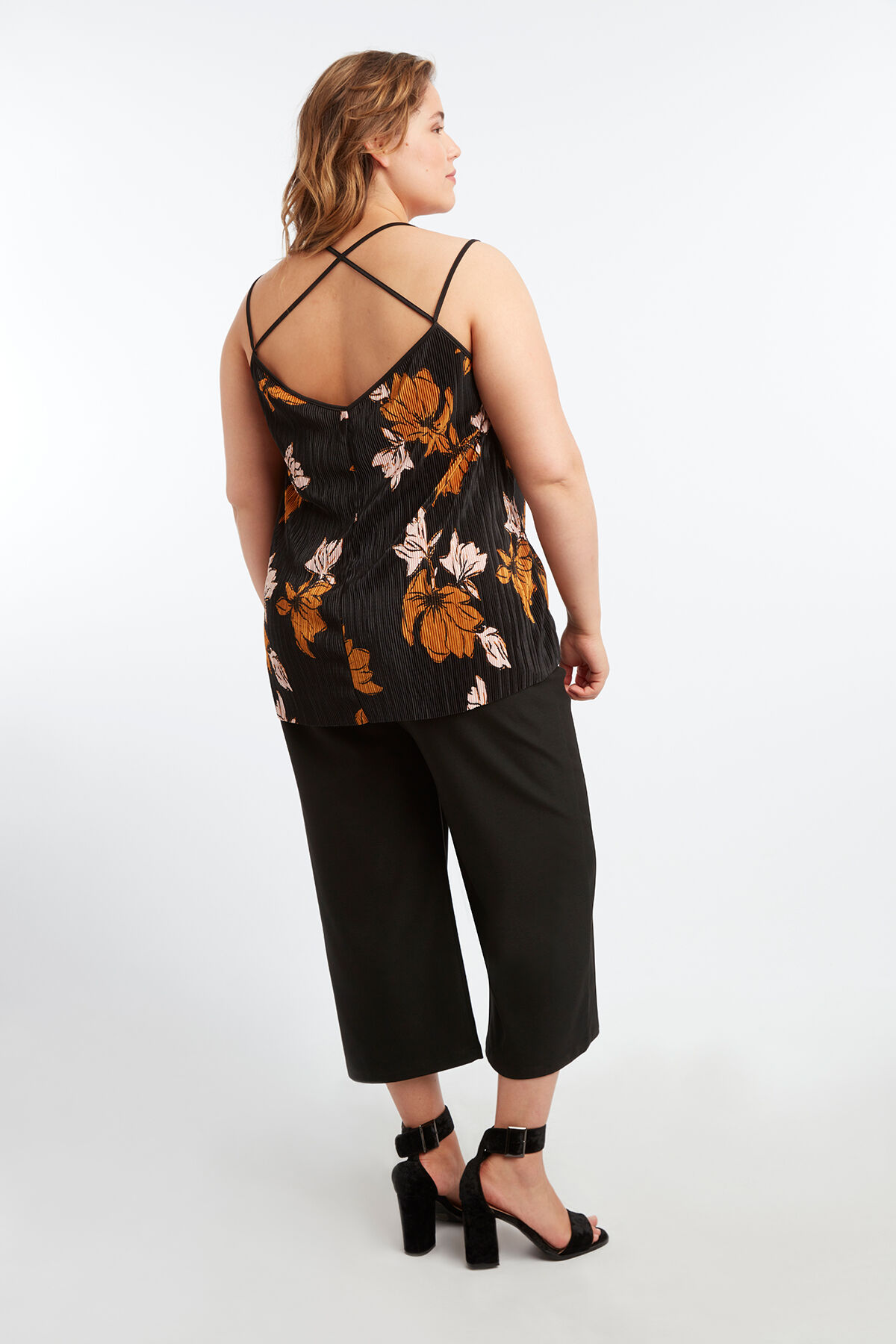 Pantalones tobilleros image number 5