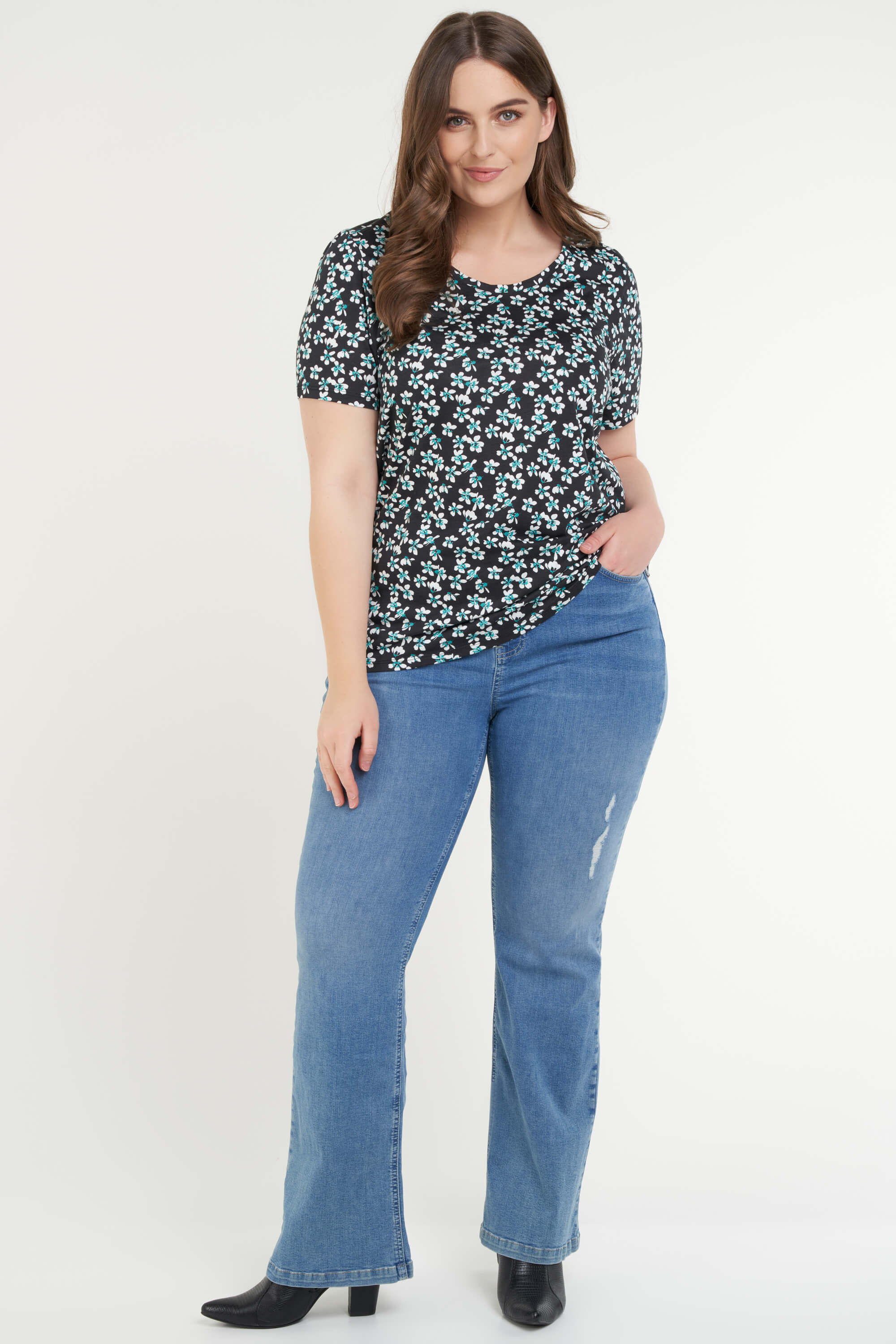 Camiseta con estampado  image number 4