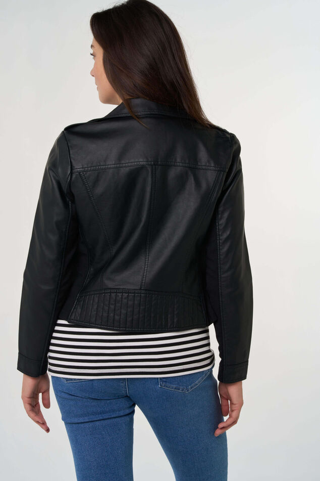 Cazadora con aspecto de cuero y detalles plateados. image number 3