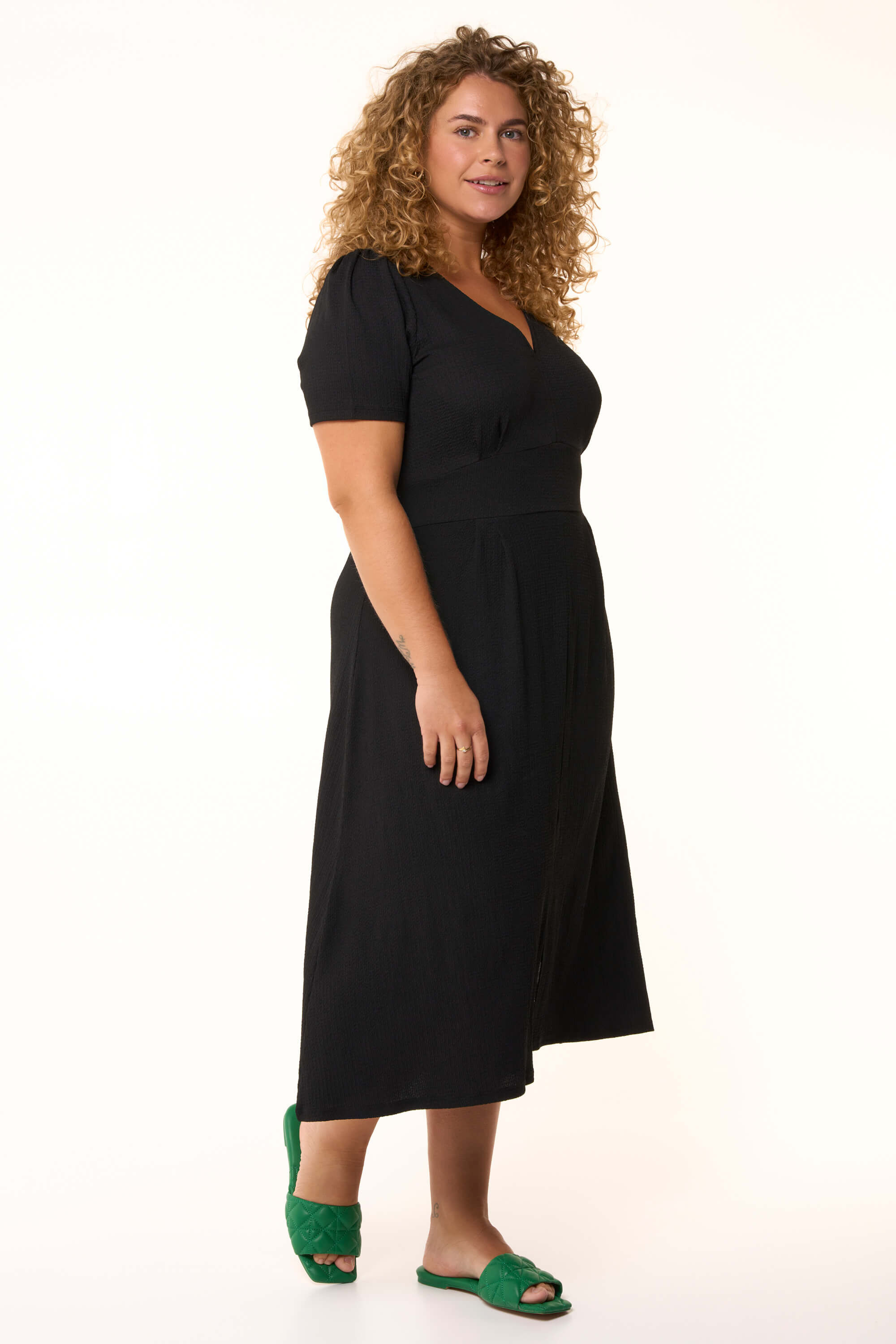 Vestido con una abertura image number 7