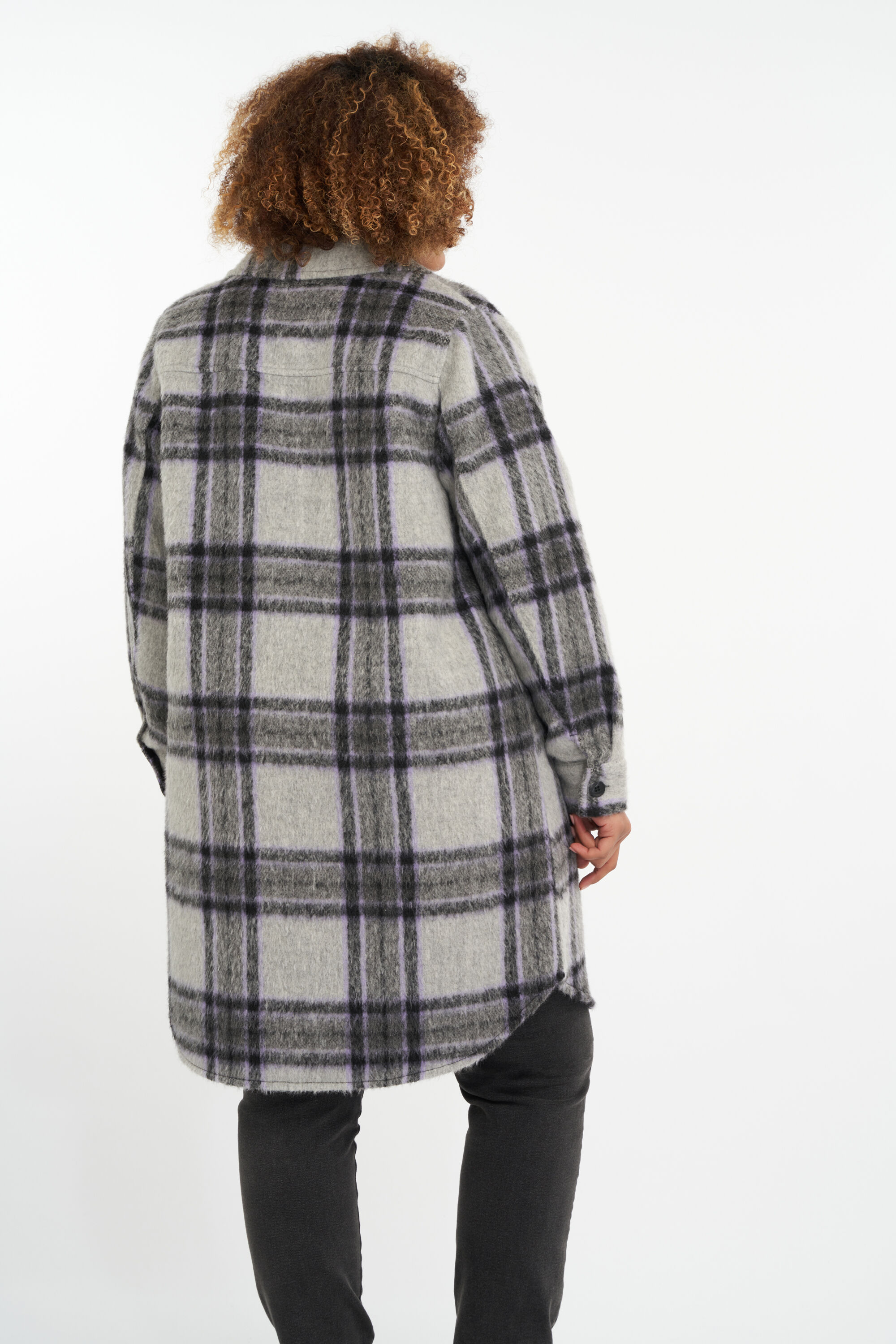 Sobrecamisa larga de cuadros  image number 4