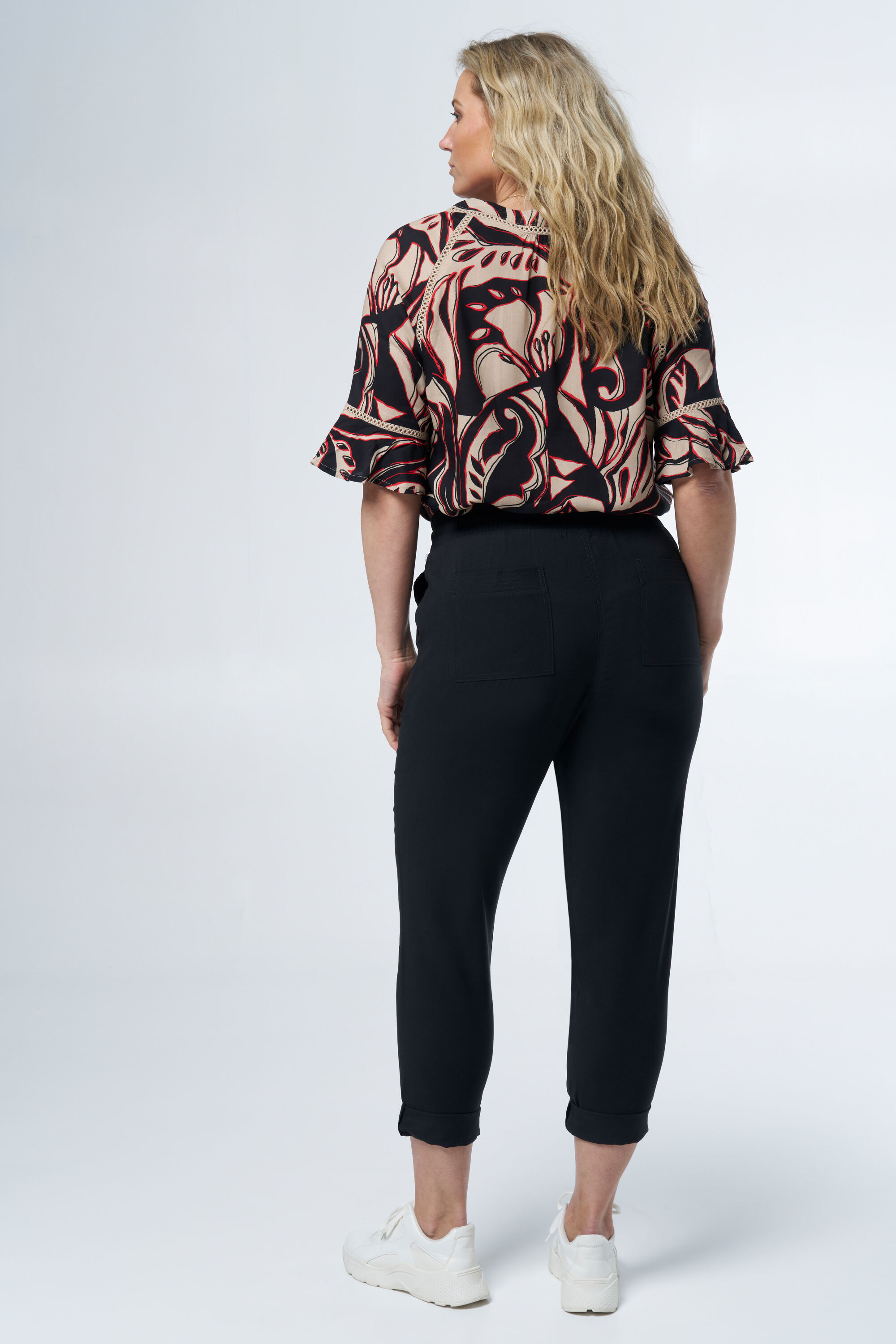 Pantalones con un cord&oacute;n image number 3