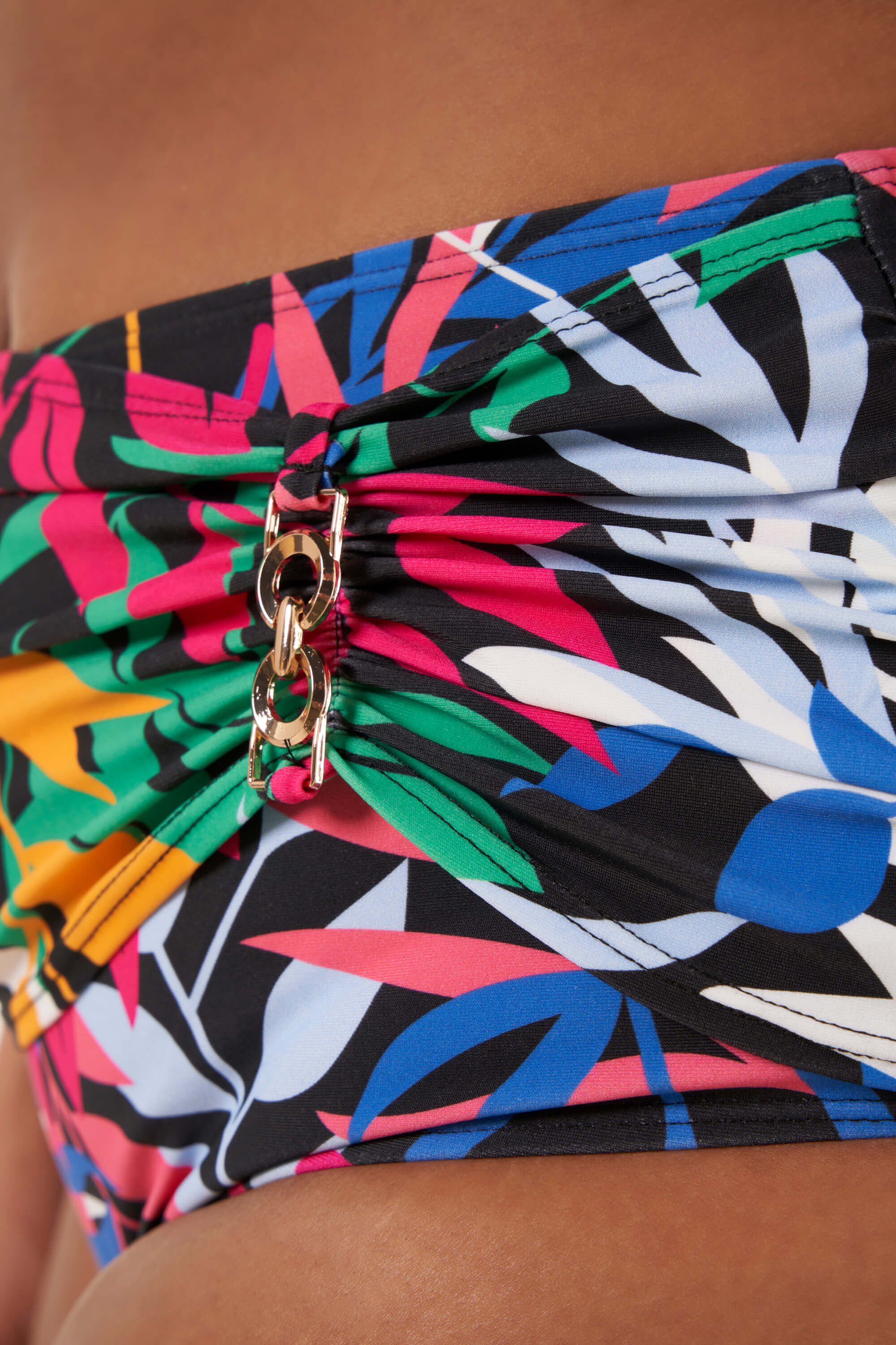 Braguita de bikini con detalle cruzado y adorno met&aacute;lico image number 5