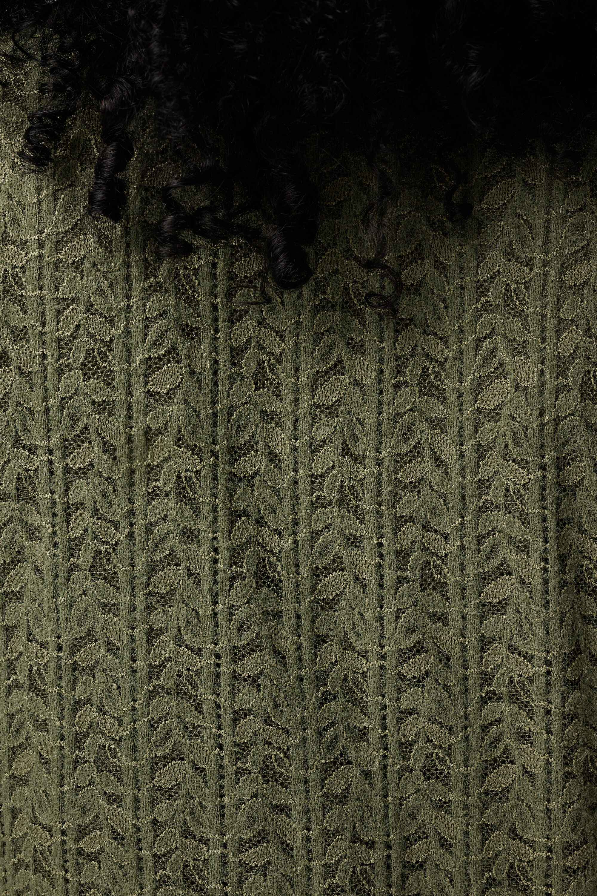 Top de encaje con mangas abullonadas image number 6