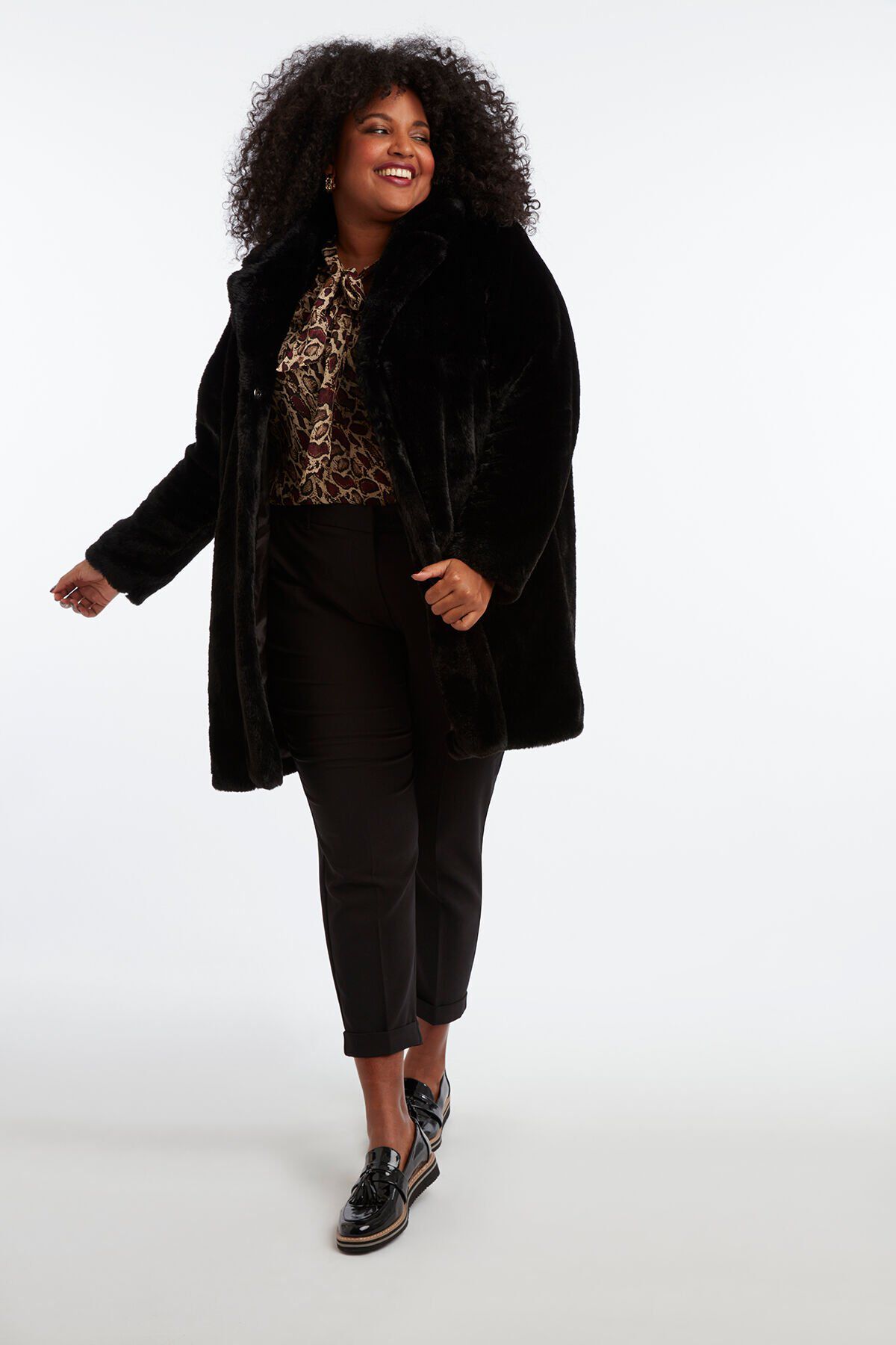 Abrigo de pelo sint&eacute;tico image number 3