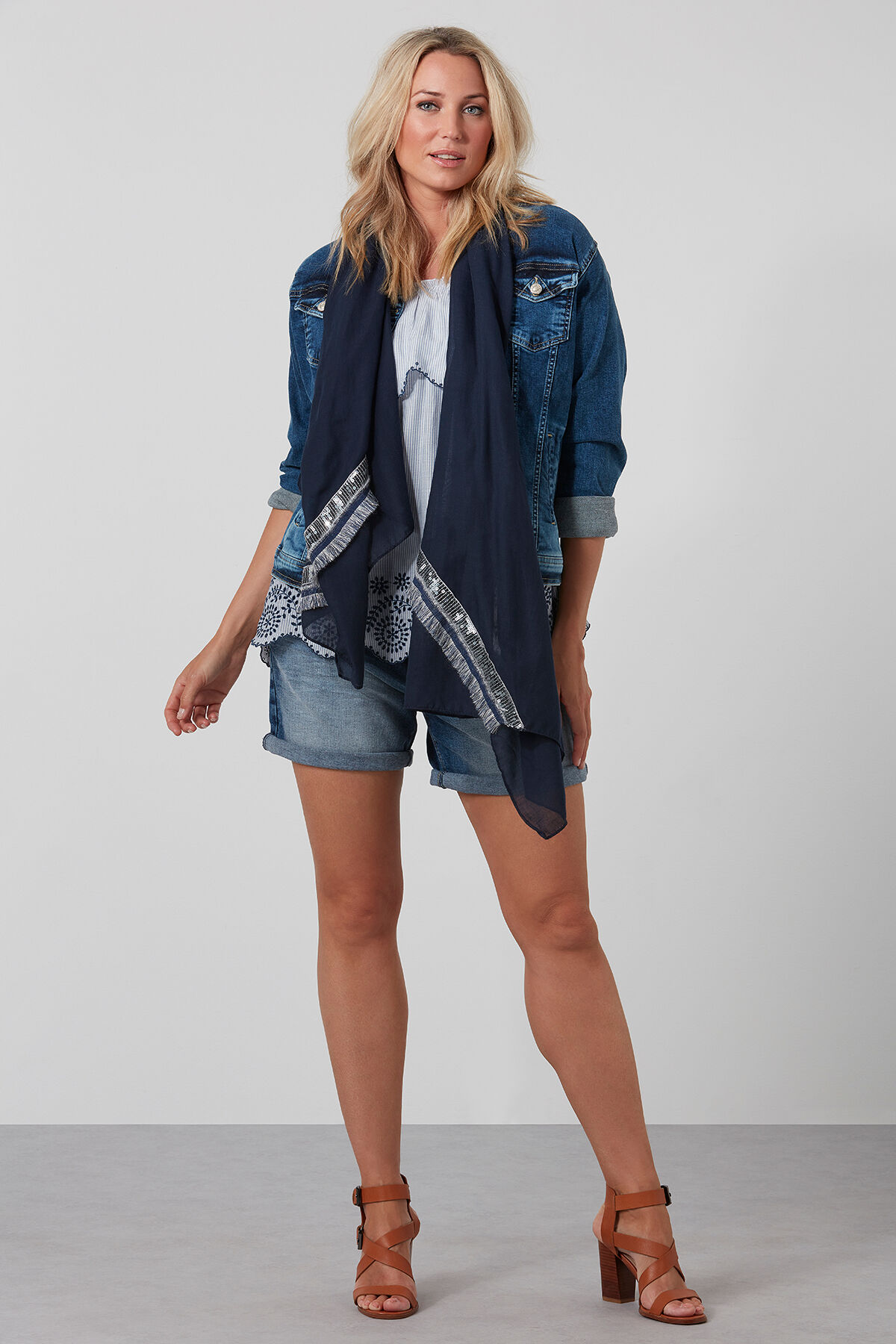 Chaqueta vaquera image number 3