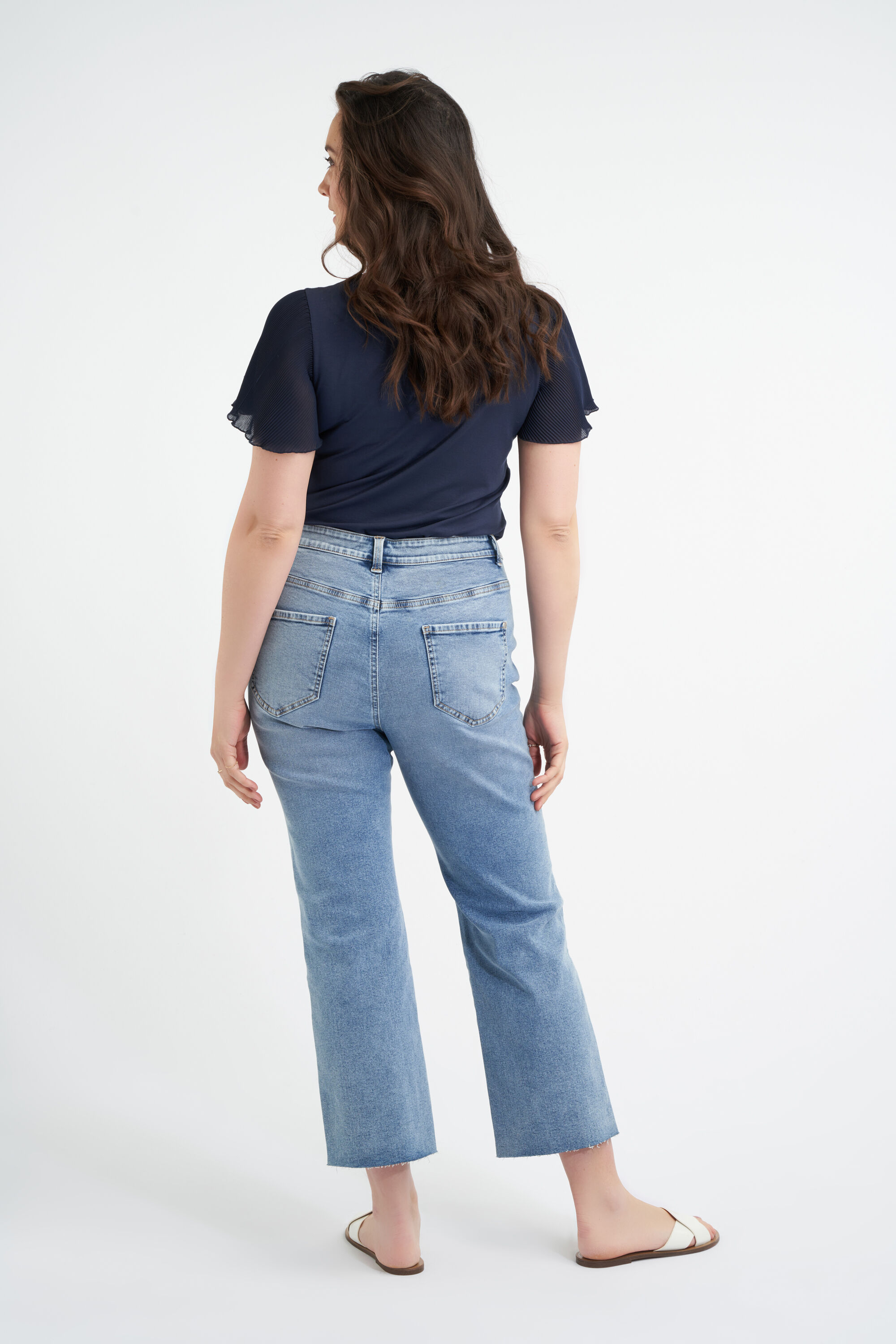Pantalones cortados de 2025 abajo