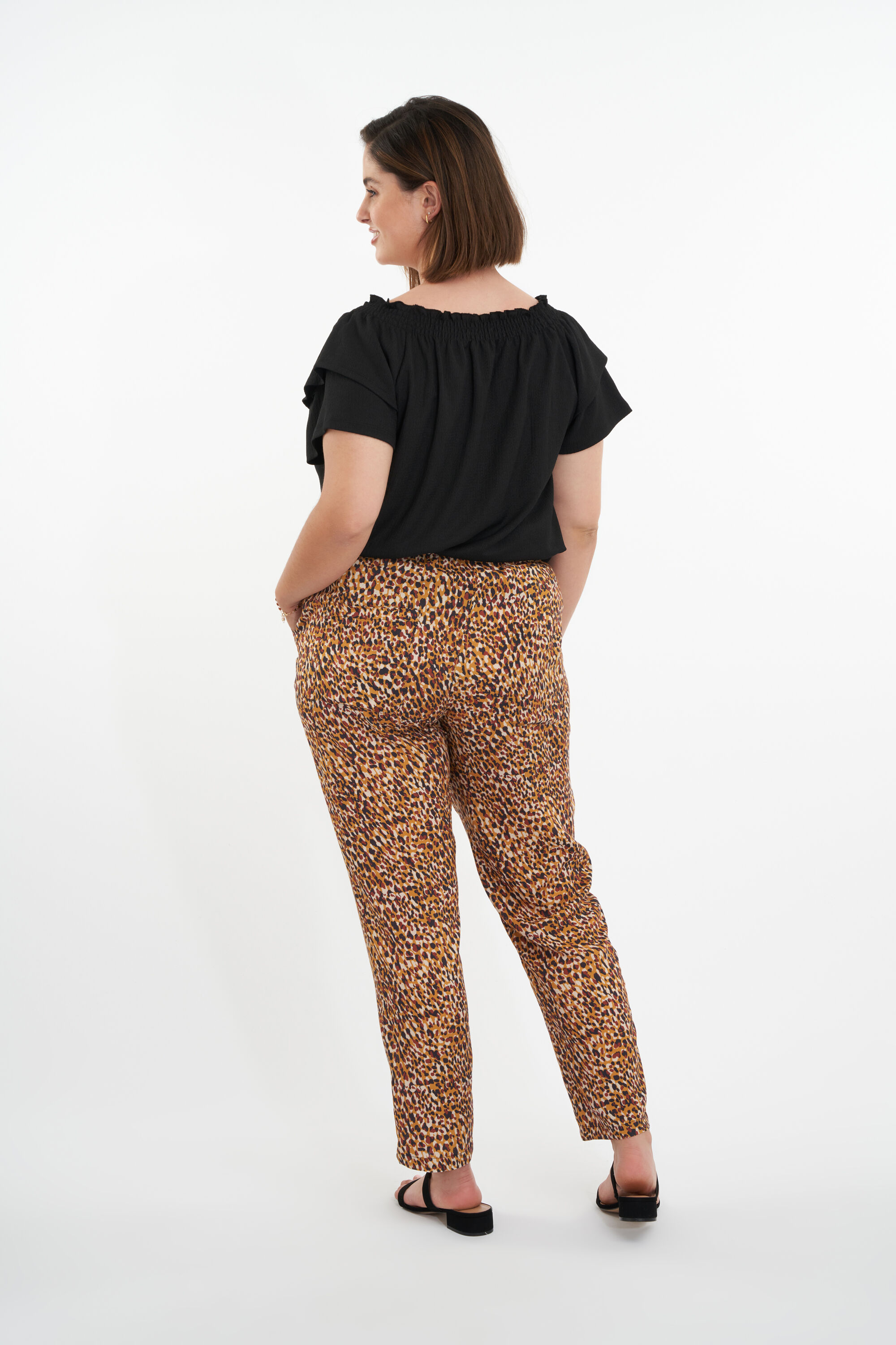 Pantalones holgados image number 4