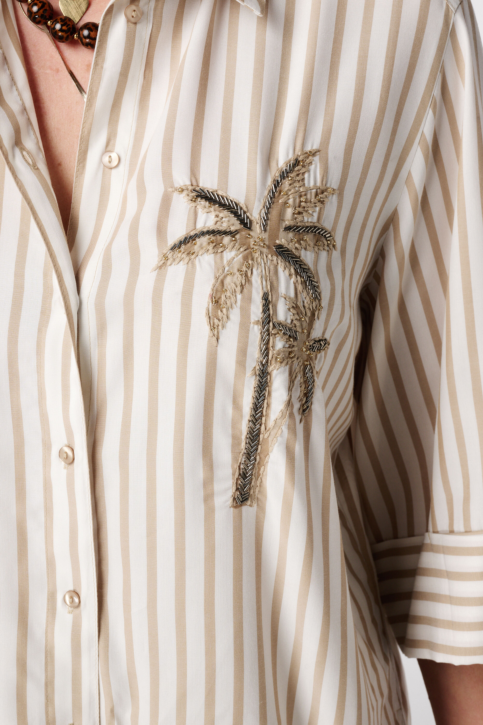 Blusa de rayas con estampado image number 6