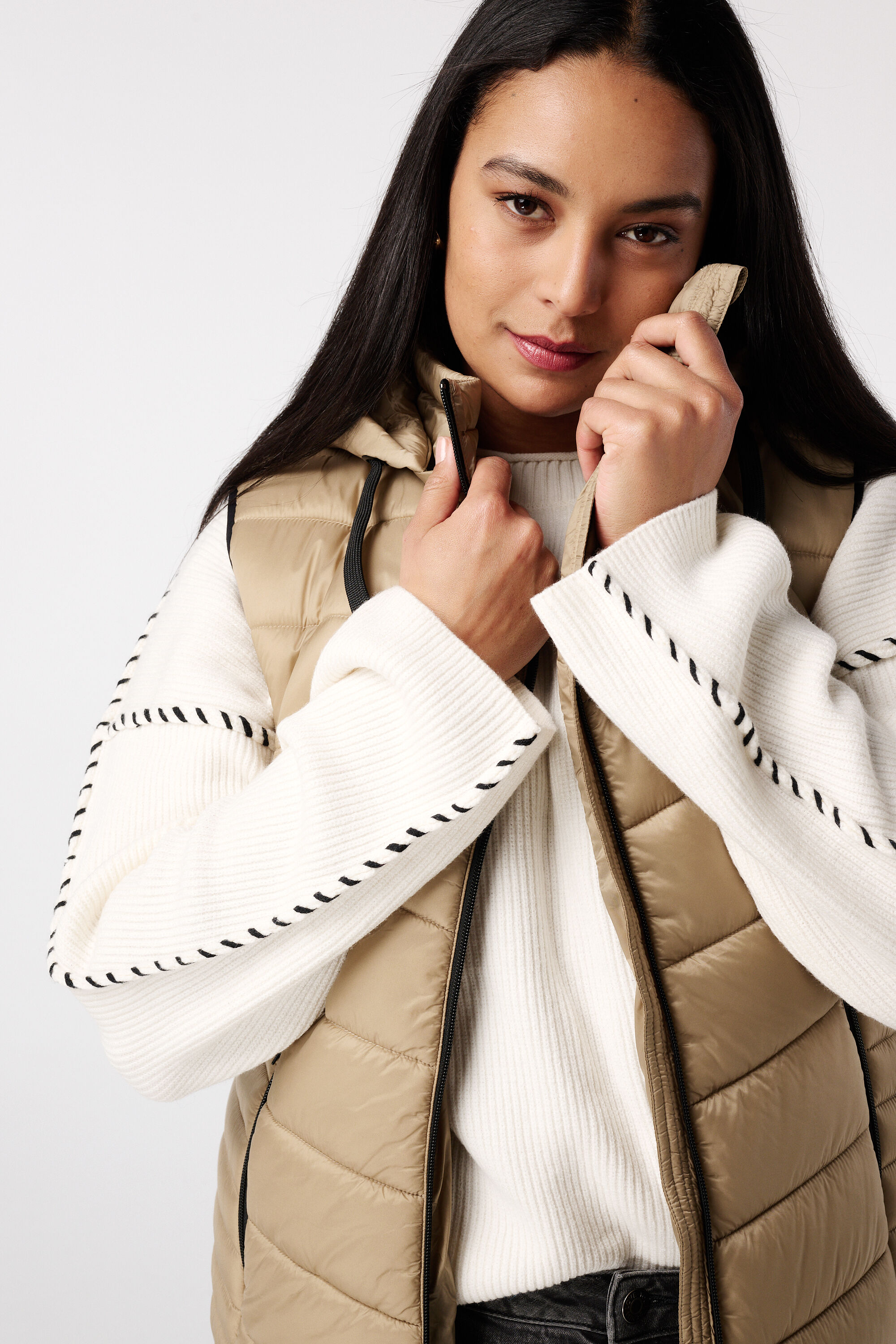 Chaleco largo acolchado con capucha image number 4