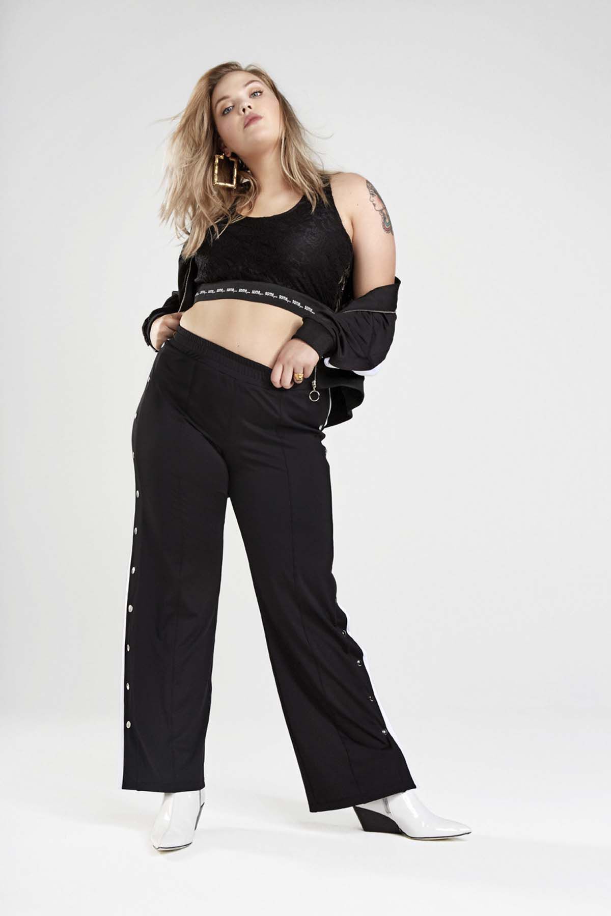 Pantalones deportivos con botones de presi&oacute;n image number 4