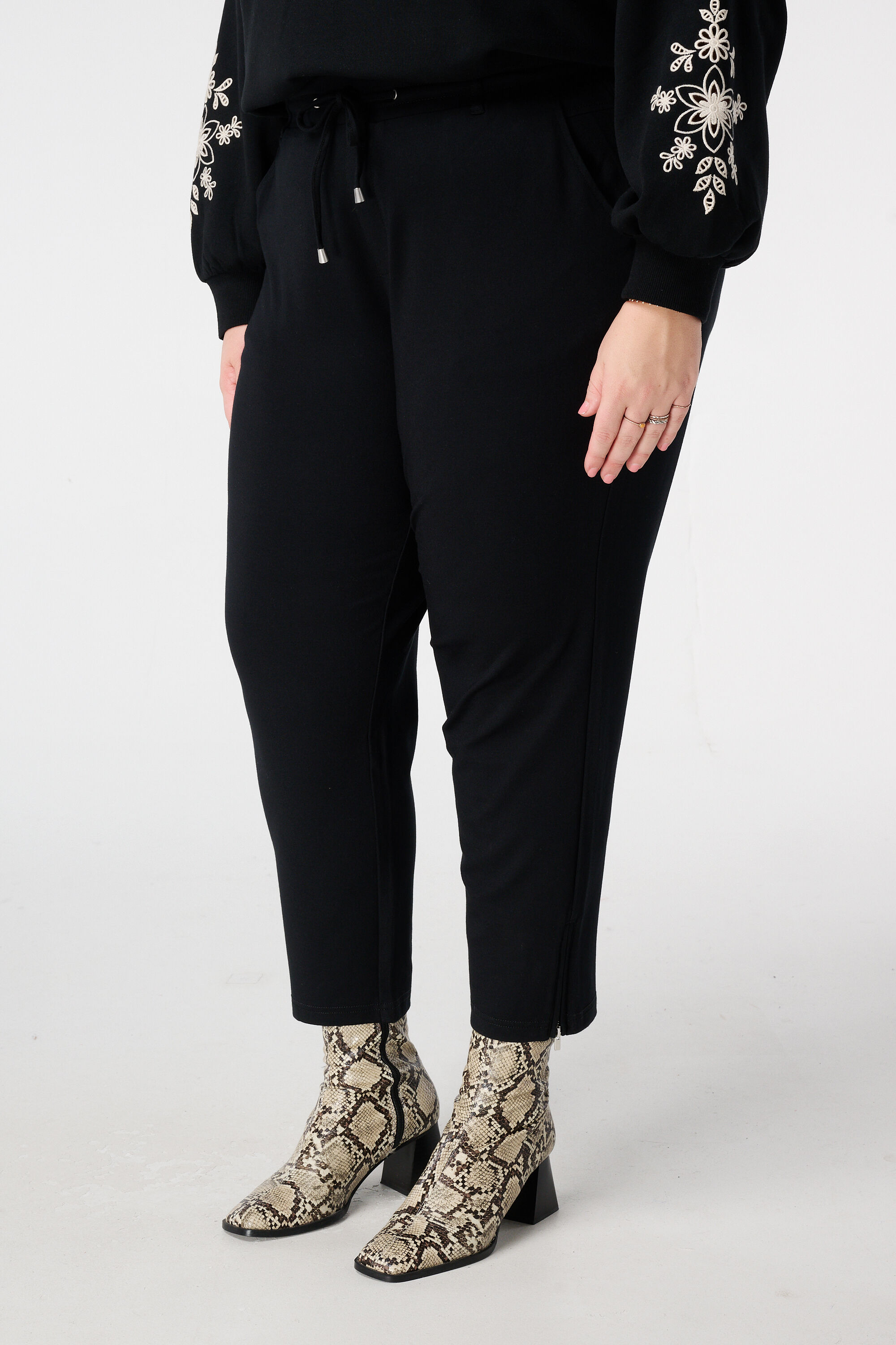 Pantal&oacute;n con cintura el&aacute;stica image number 5