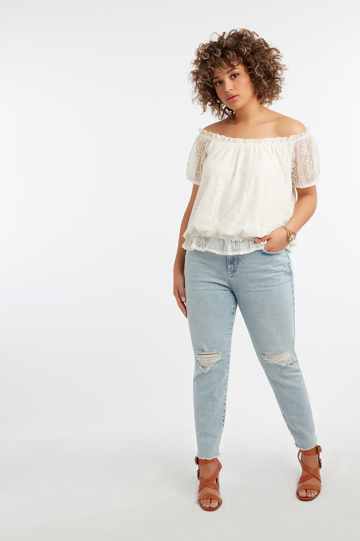 Top de encaje con hombros descubiertos image number 4